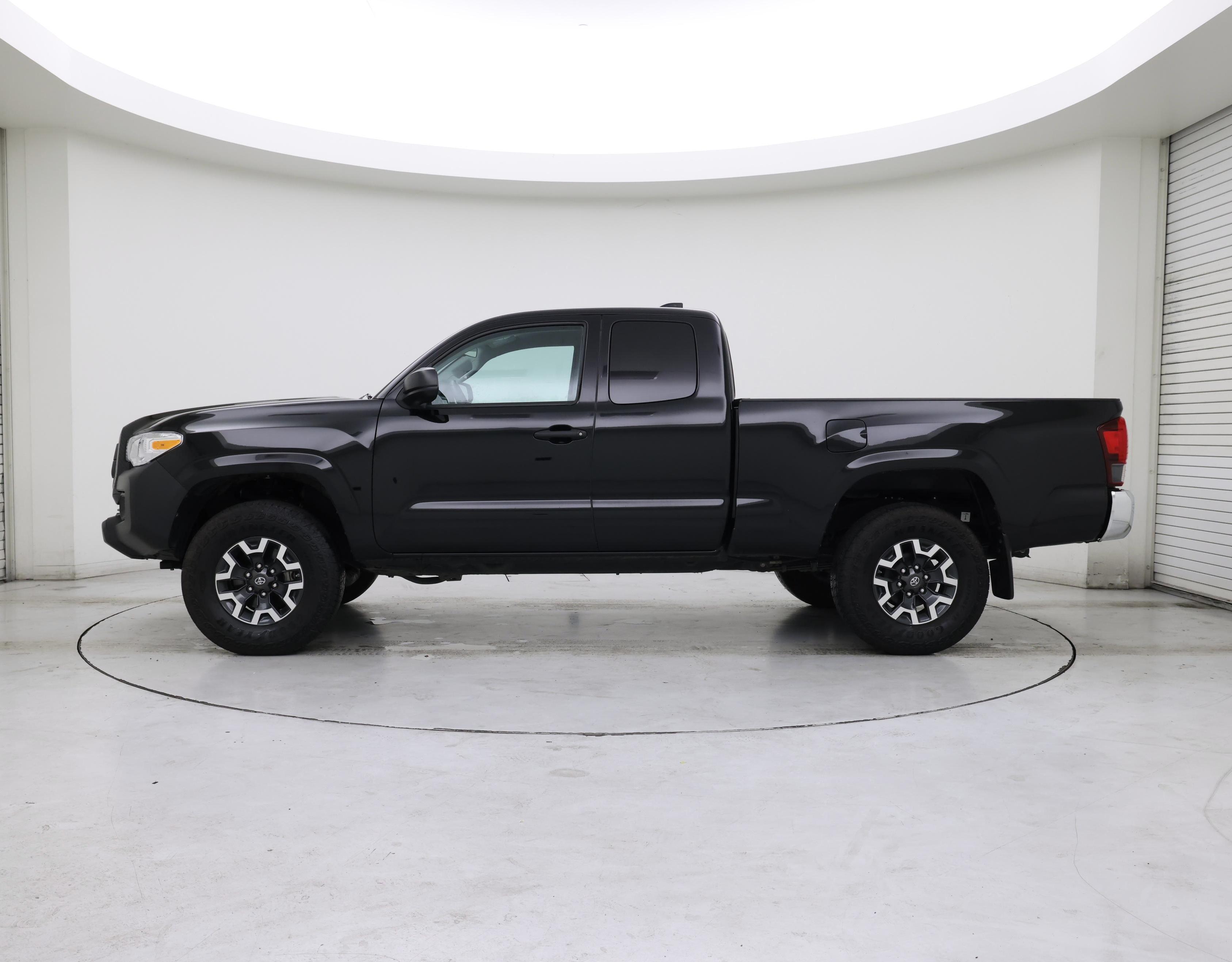 Thumbnail: 2022 Toyota Tacoma - 3