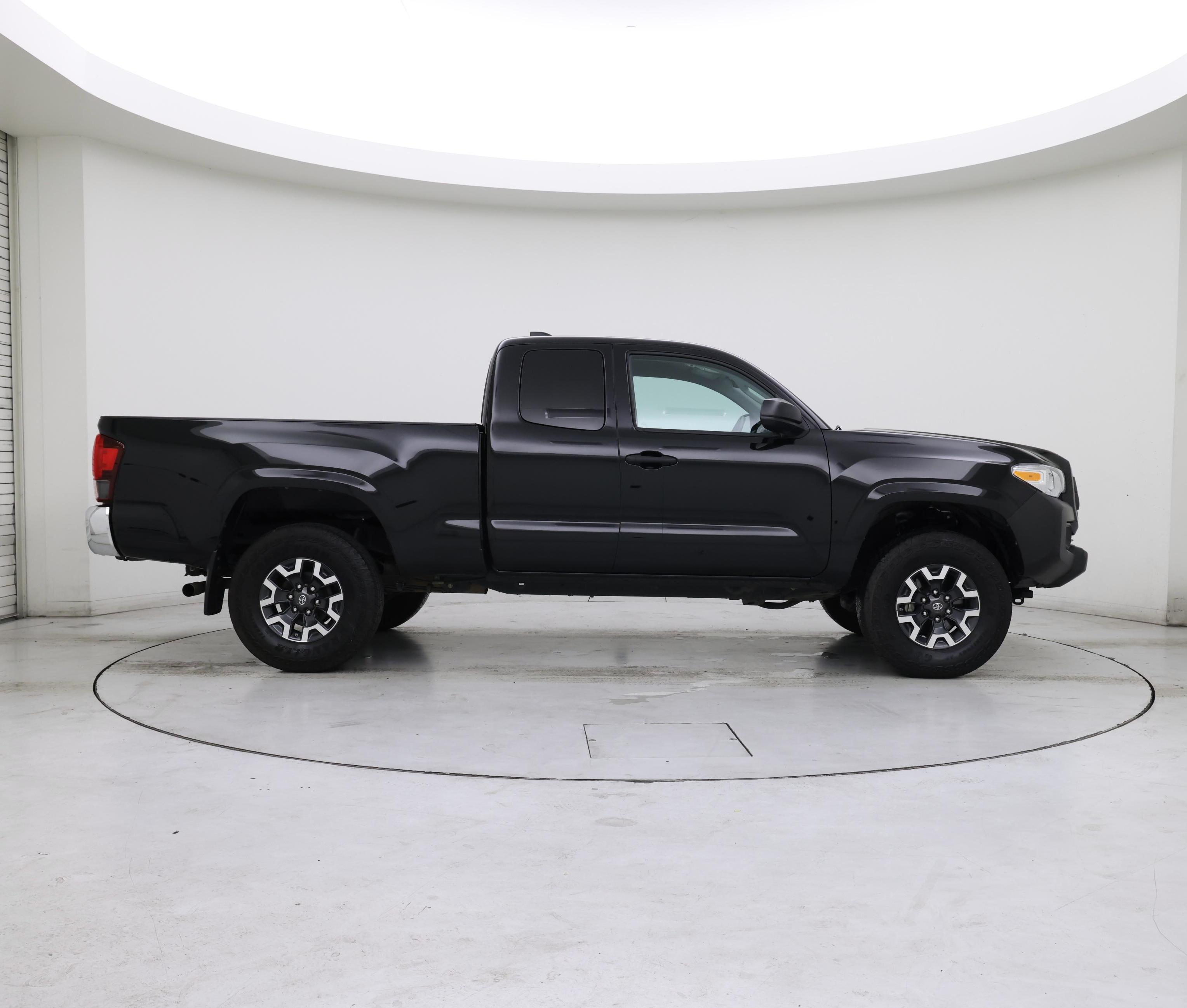 Thumbnail: 2022 Toyota Tacoma - 7
