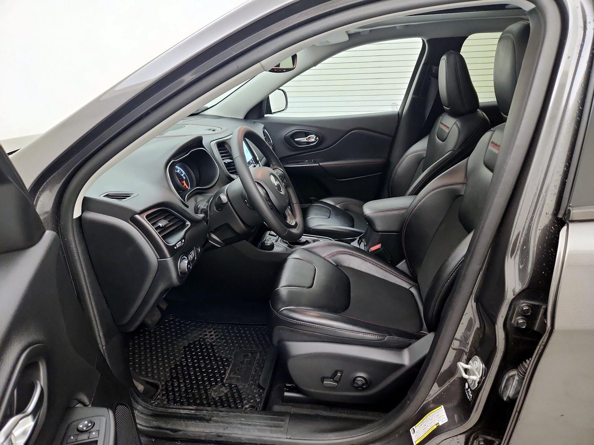 Thumbnail: 2021 Jeep Cherokee - 11