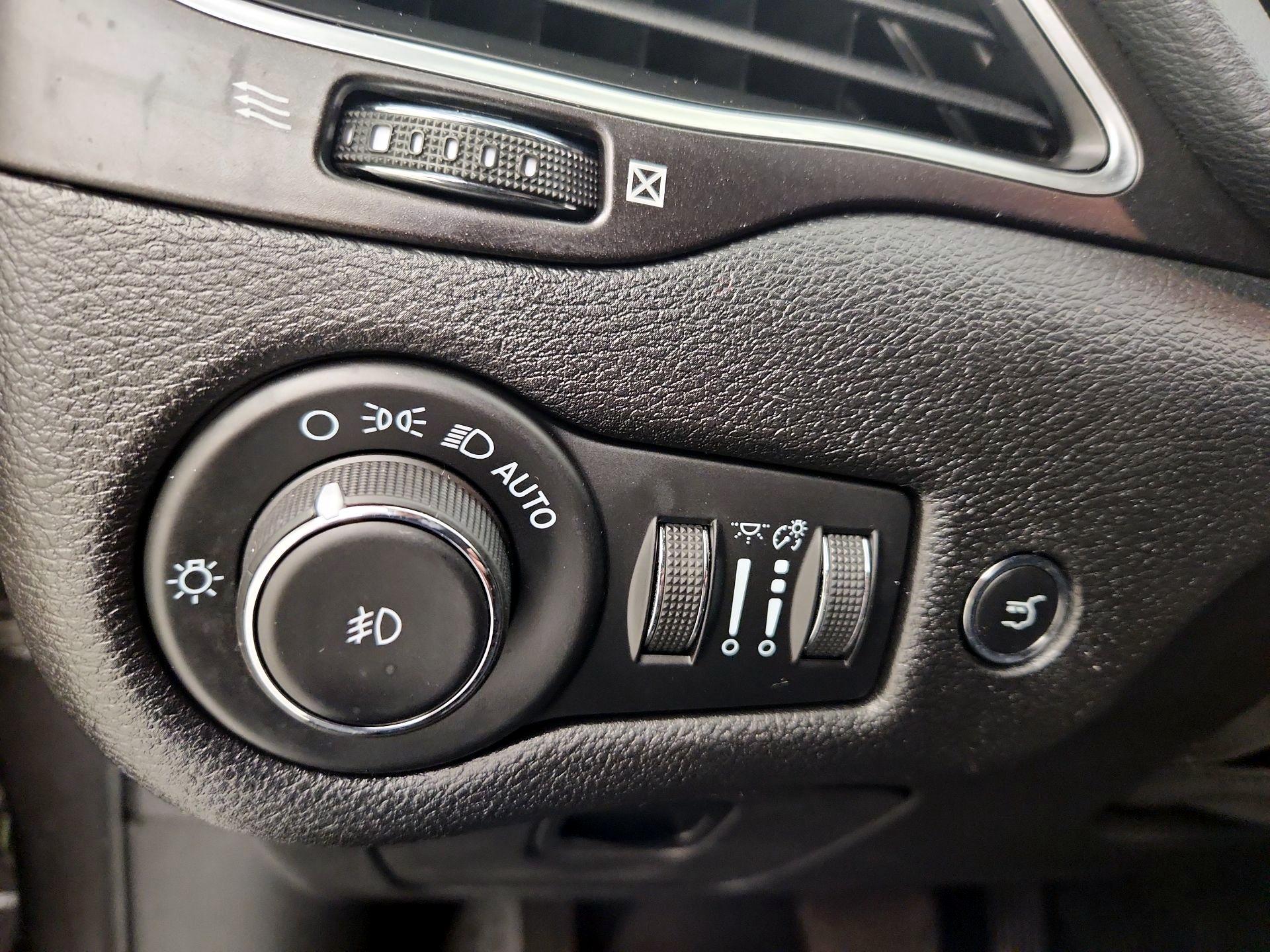 Thumbnail: 2021 Jeep Cherokee - 13