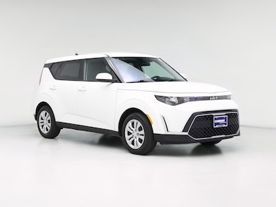 White 2024 Kia Soul LX