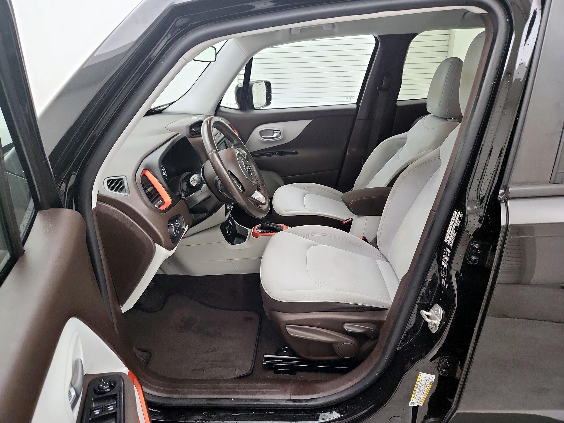 Thumbnail: 2016 Jeep Renegade - 11