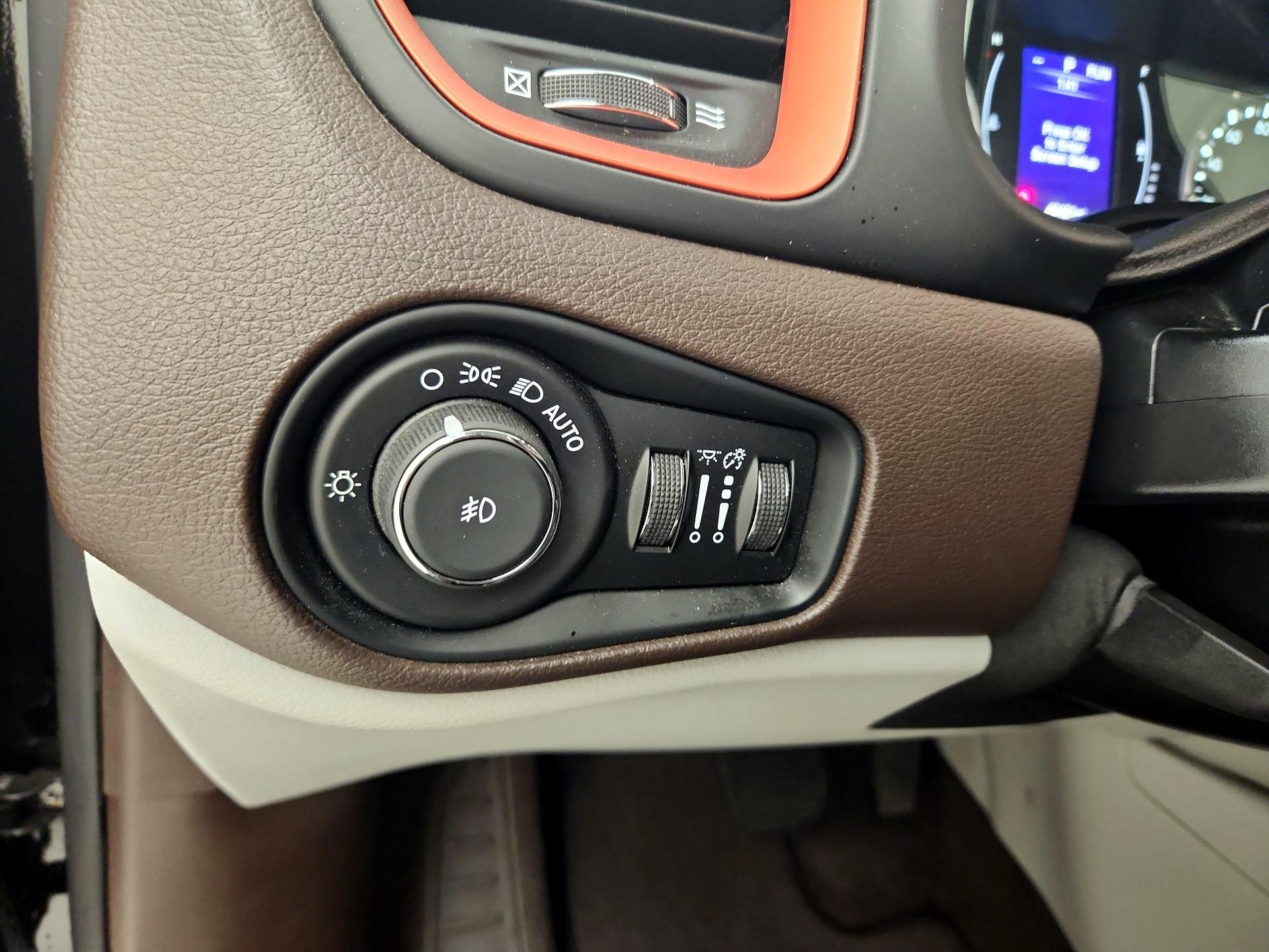 Thumbnail: 2016 Jeep Renegade - 13