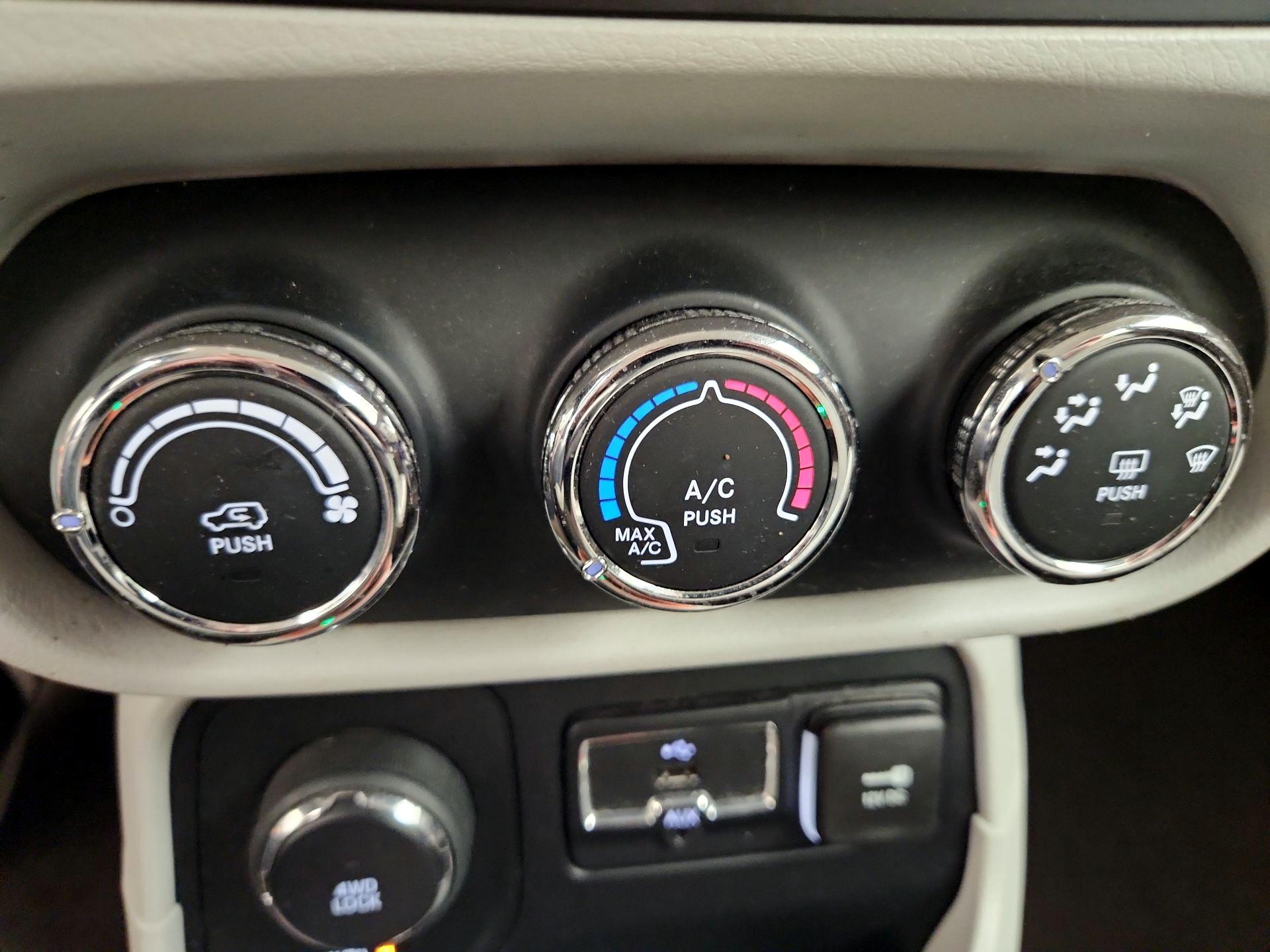 Thumbnail: 2016 Jeep Renegade - 16