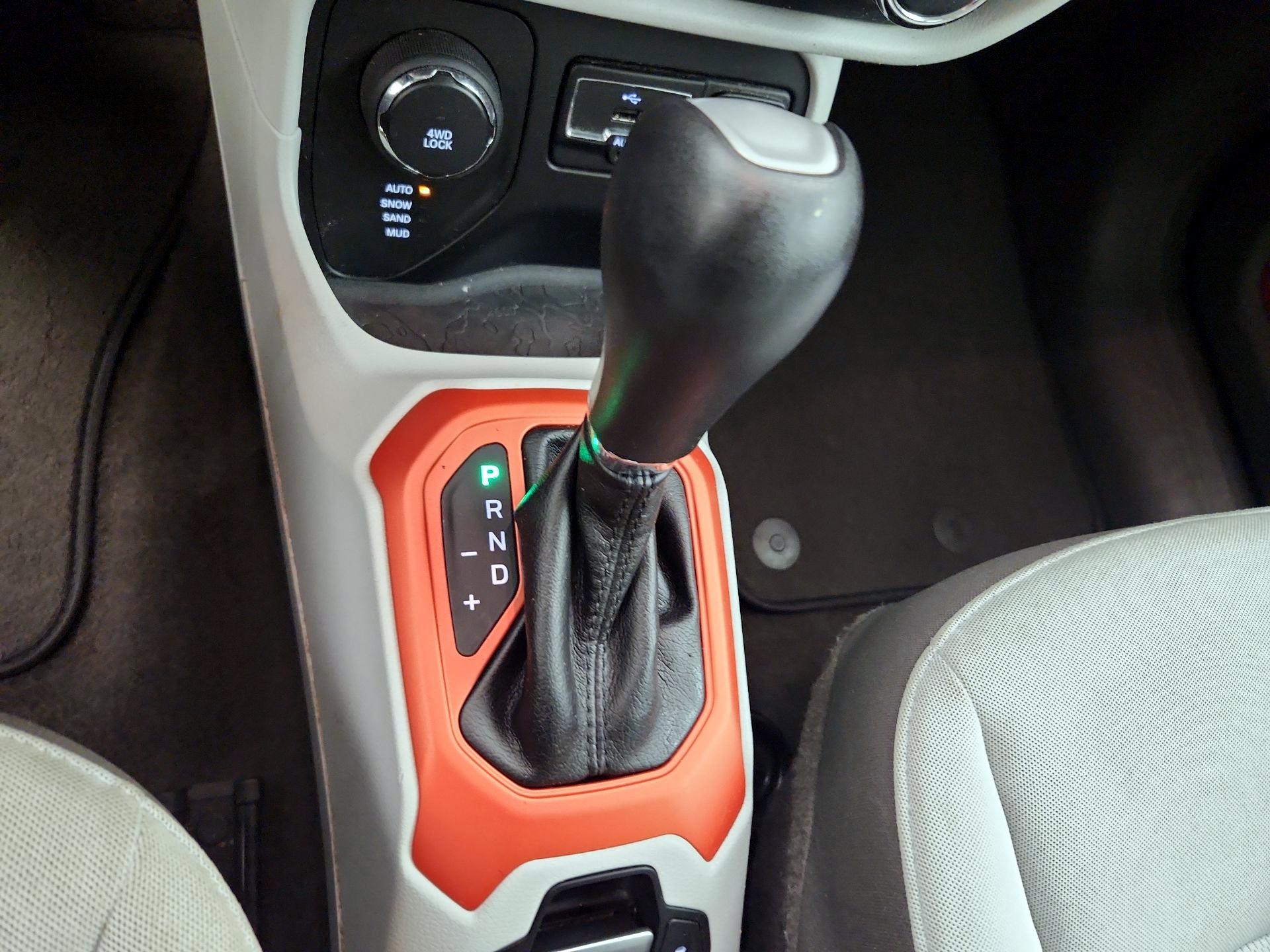 Thumbnail: 2016 Jeep Renegade - 17