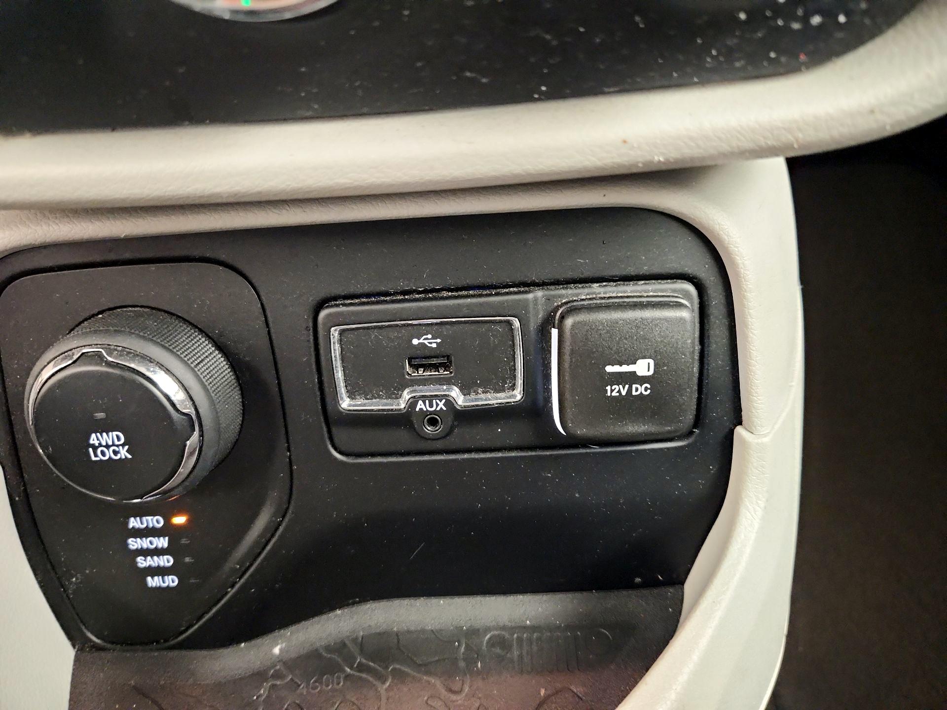 Thumbnail: 2016 Jeep Renegade - 18