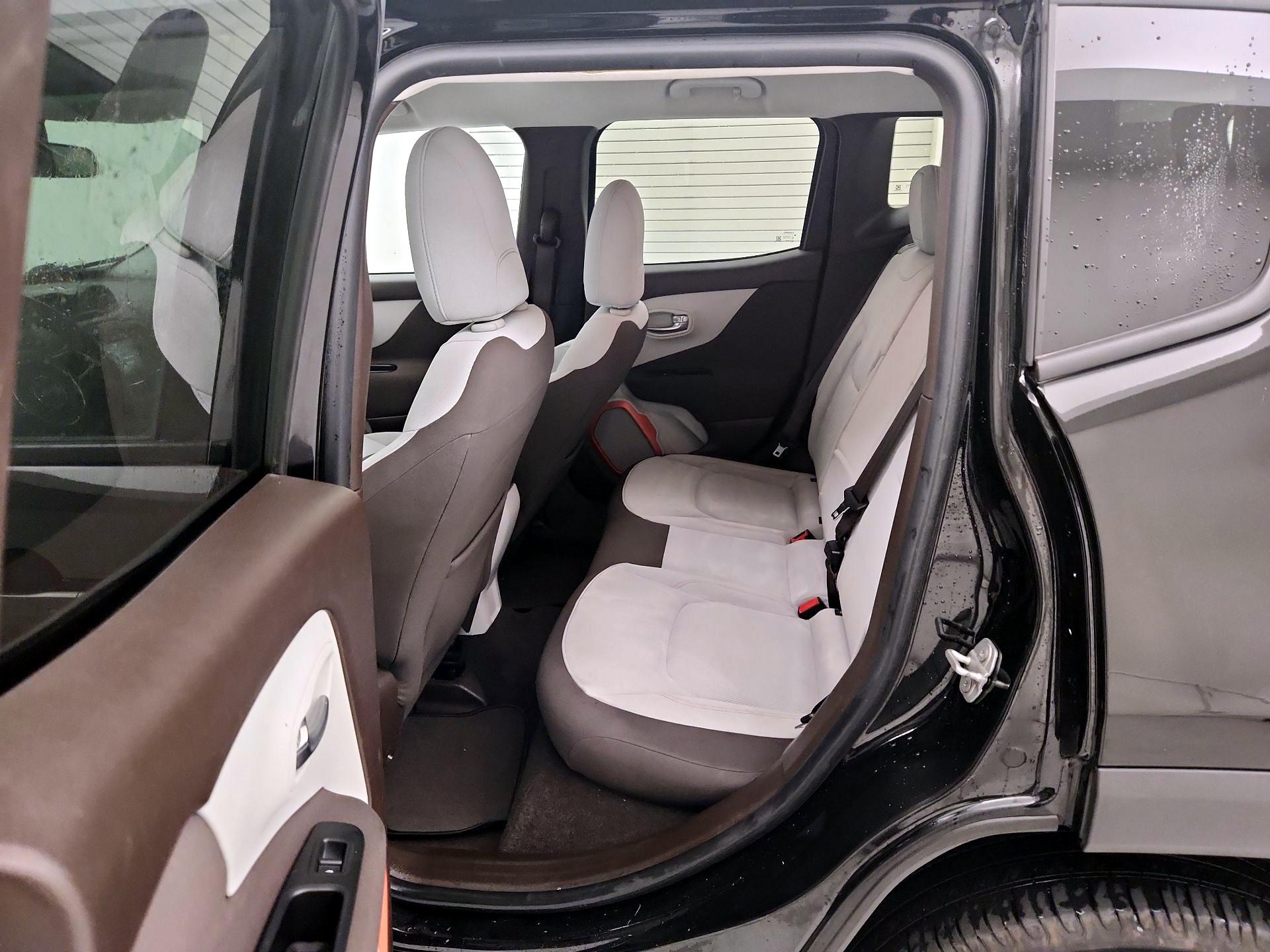 Thumbnail: 2016 Jeep Renegade - 19