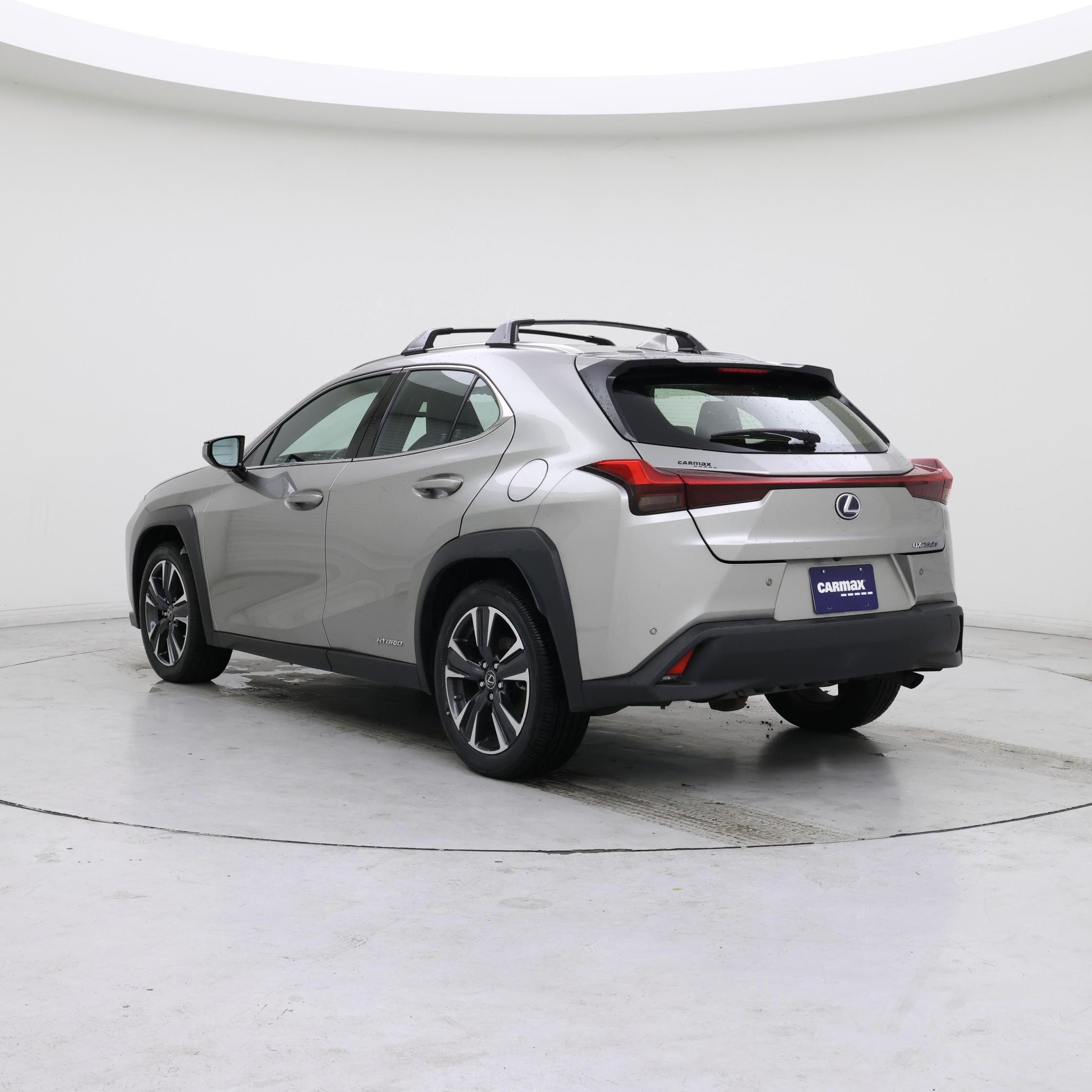 Thumbnail: 2021 Lexus UX - 2