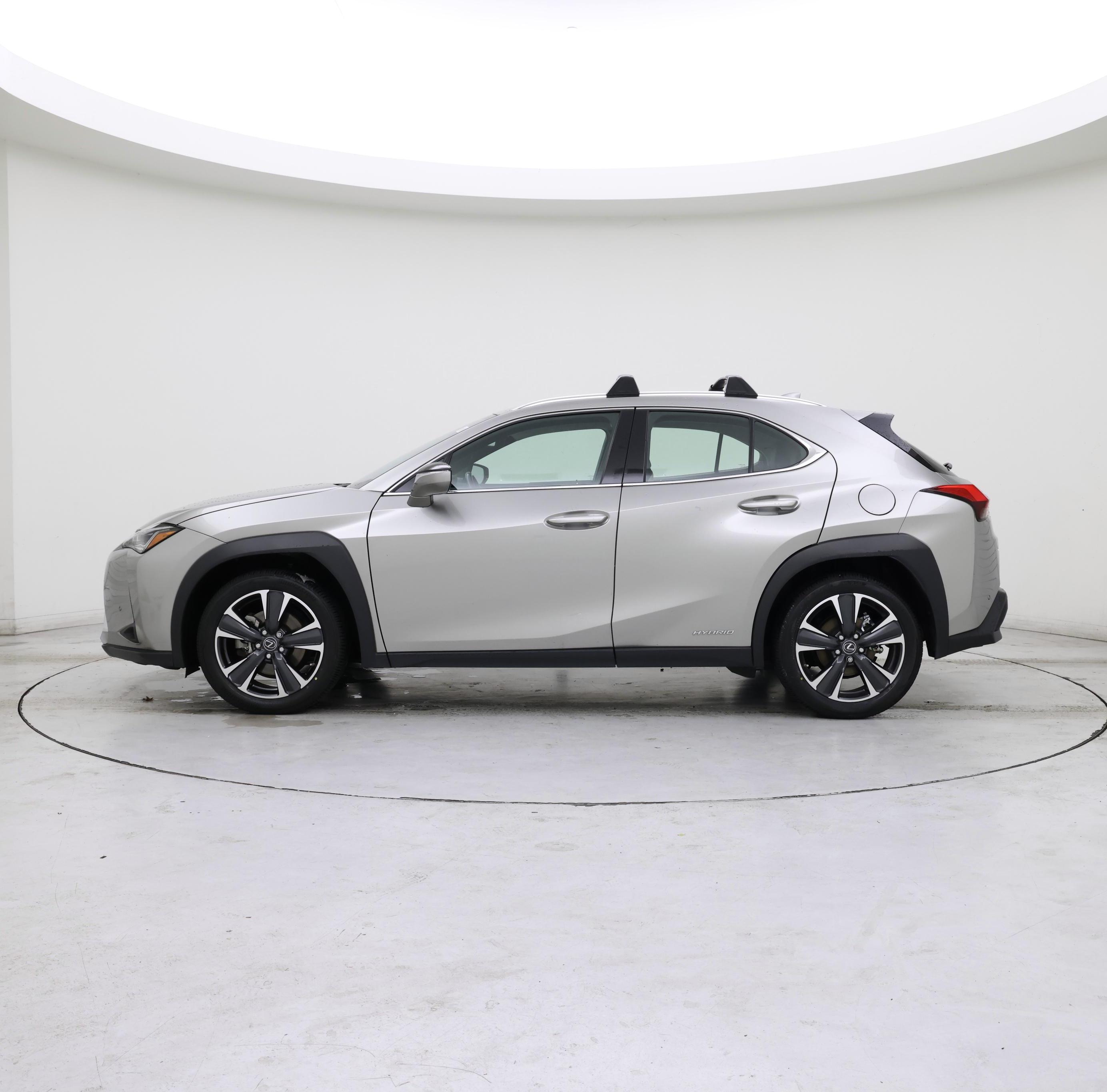 Thumbnail: 2021 Lexus UX - 3