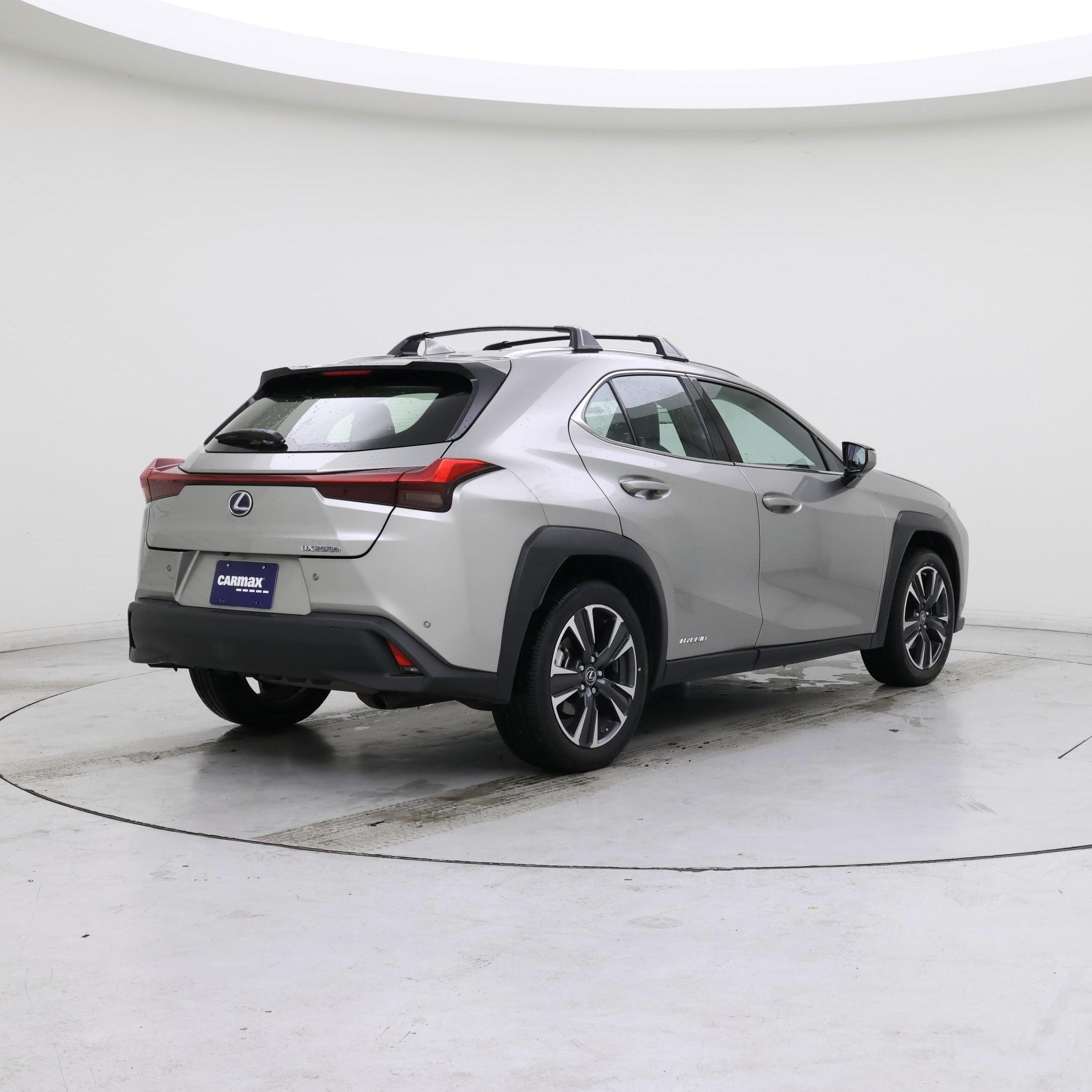 Thumbnail: 2021 Lexus UX - 8