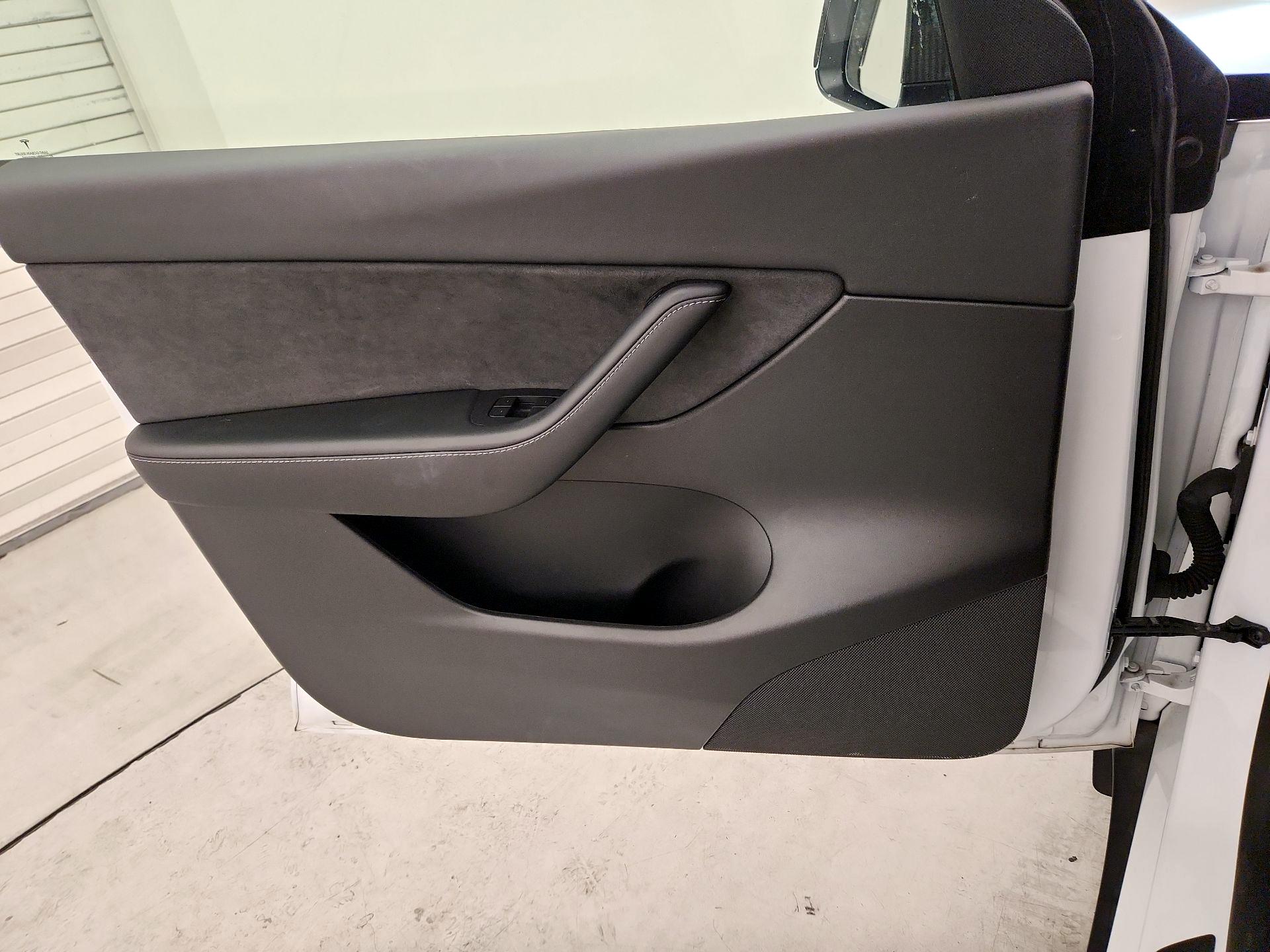 Thumbnail: 2022 Tesla Model Y - 12
