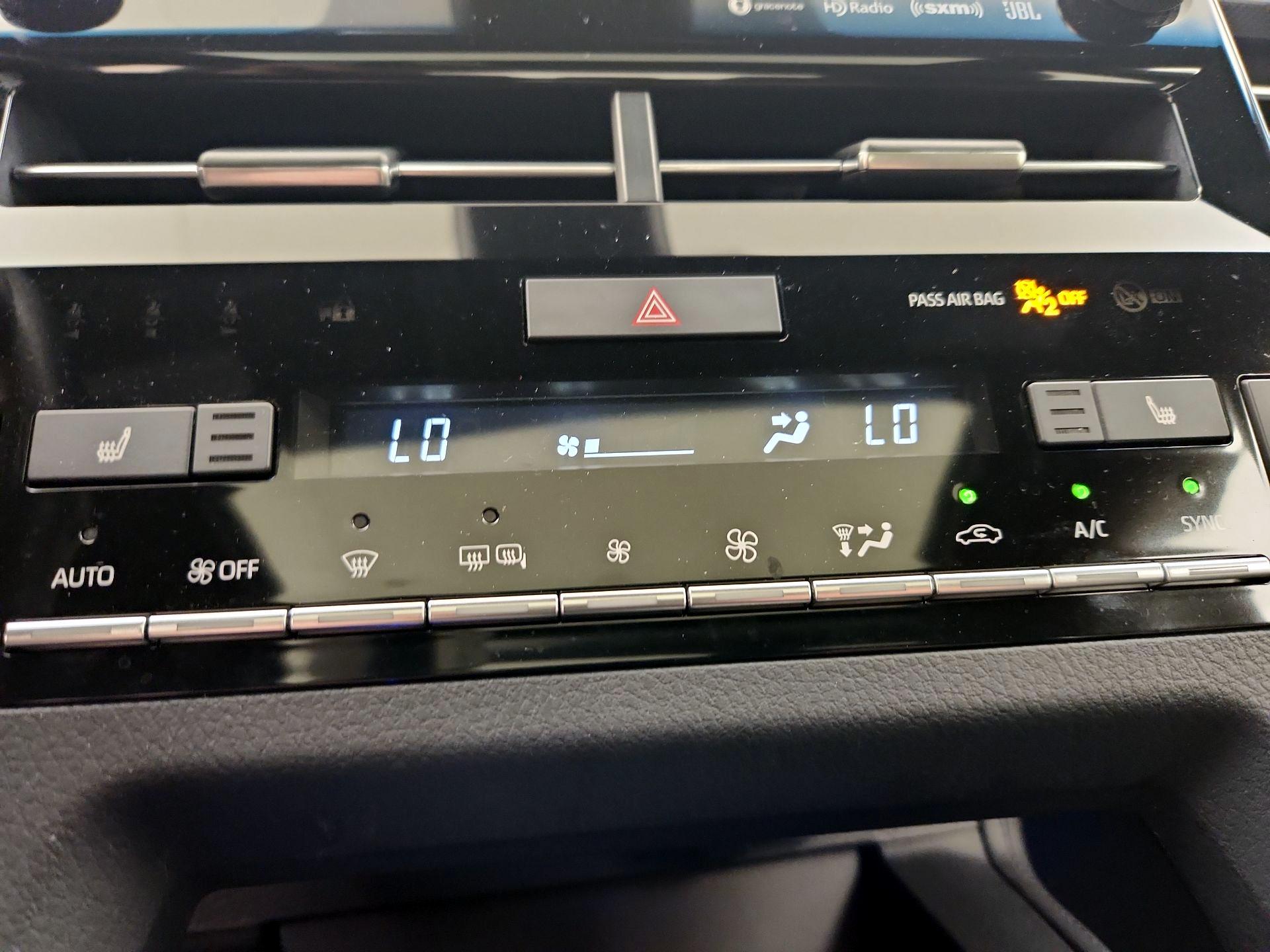 Thumbnail: 2019 Toyota Avalon - 16