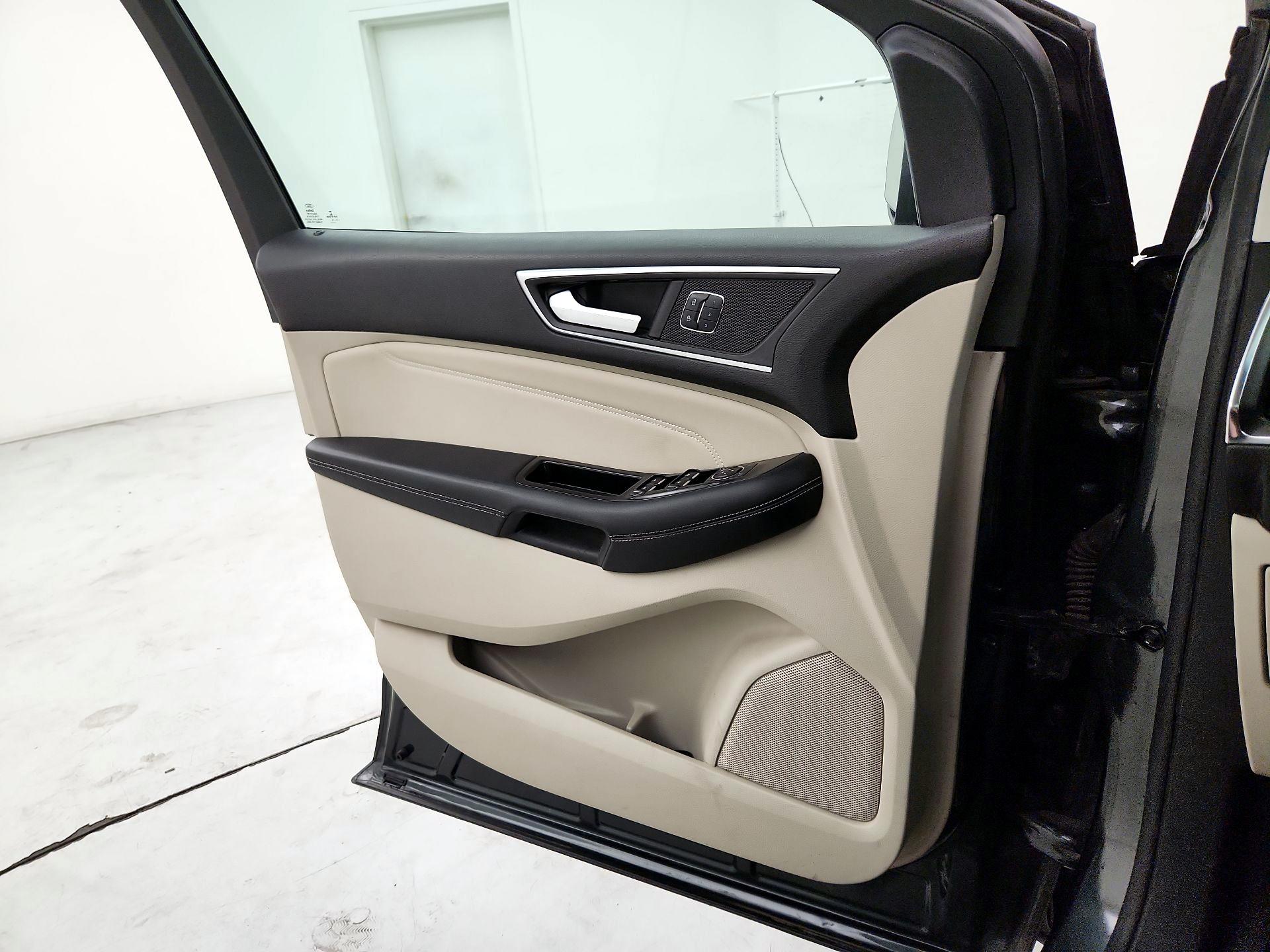 Thumbnail: 2015 Ford Edge - 12