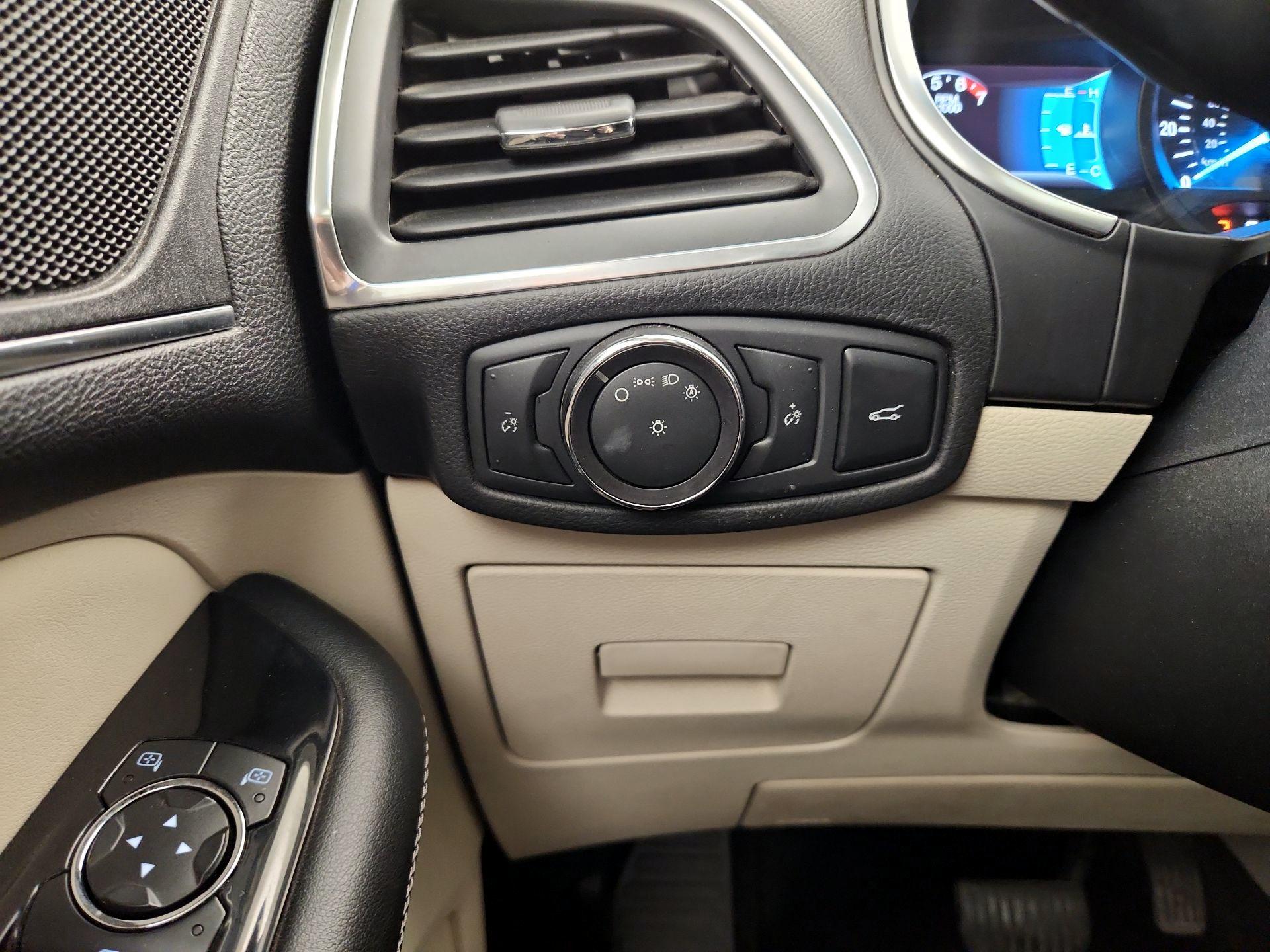 Thumbnail: 2015 Ford Edge - 13