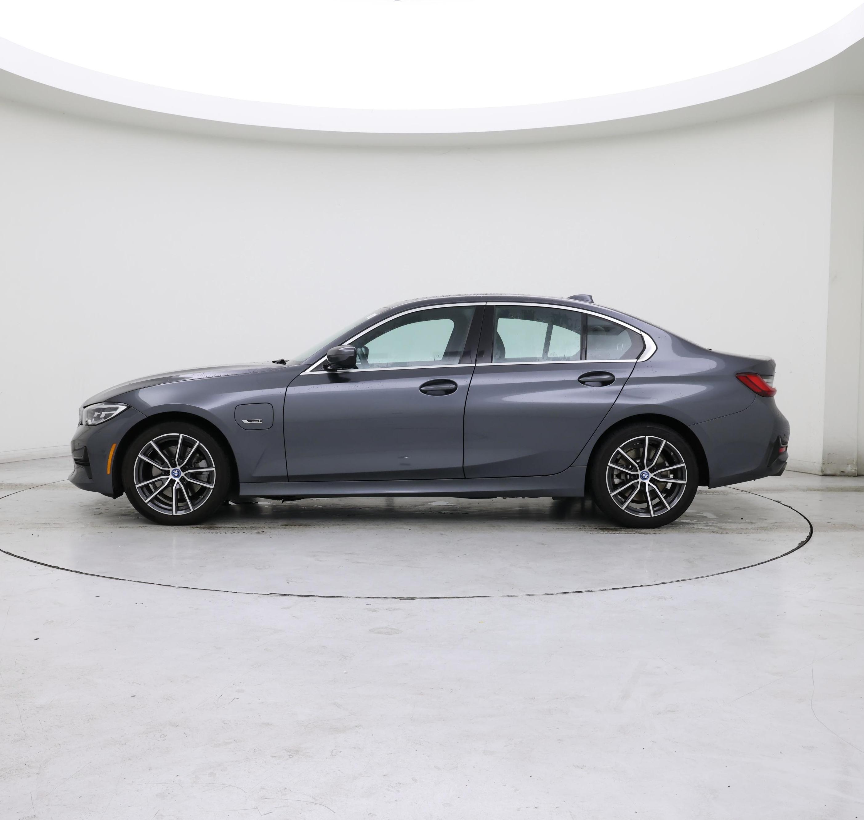 Thumbnail: 2022 BMW 3 Series - 3