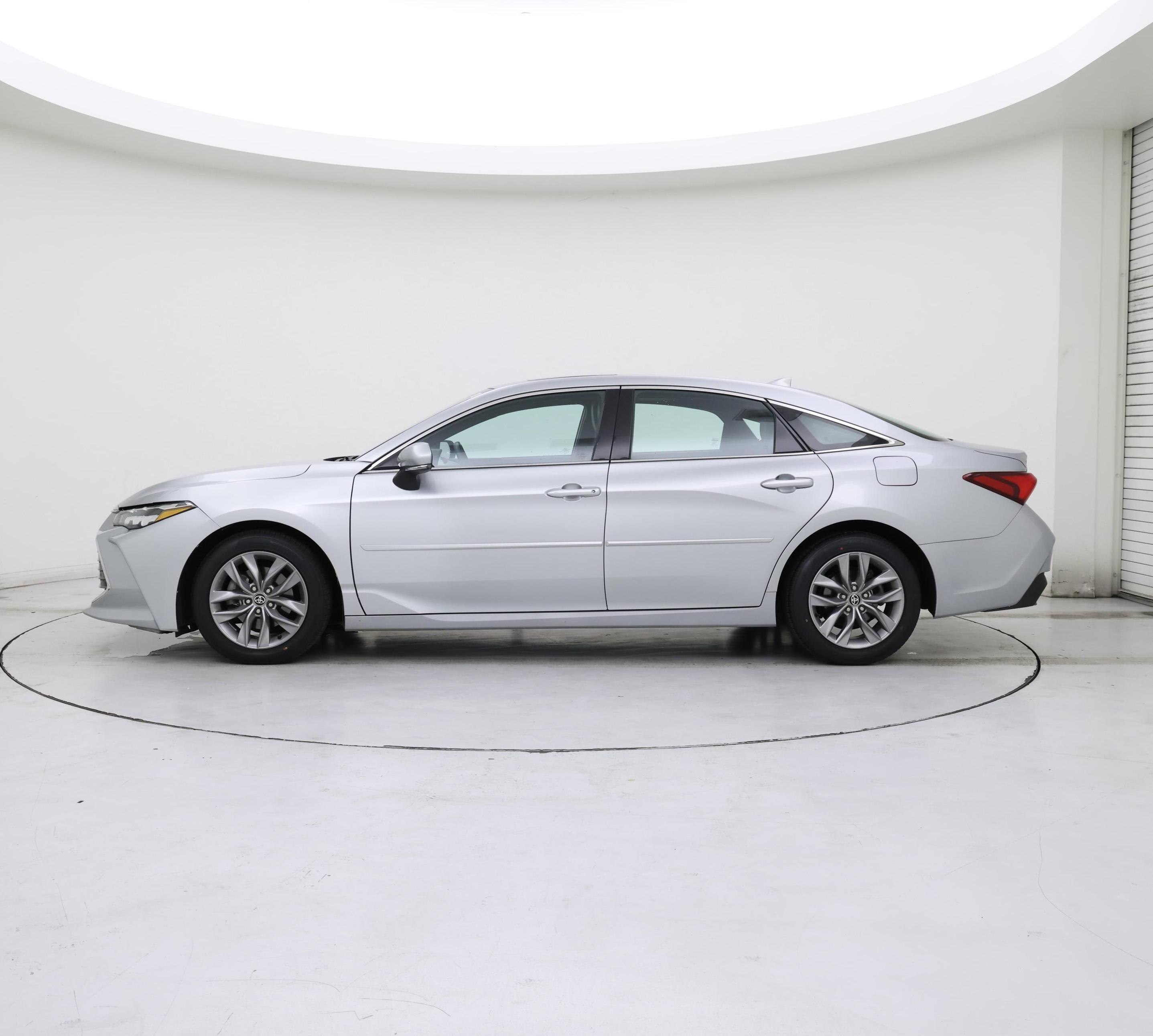 Thumbnail: 2022 Toyota Avalon - 3