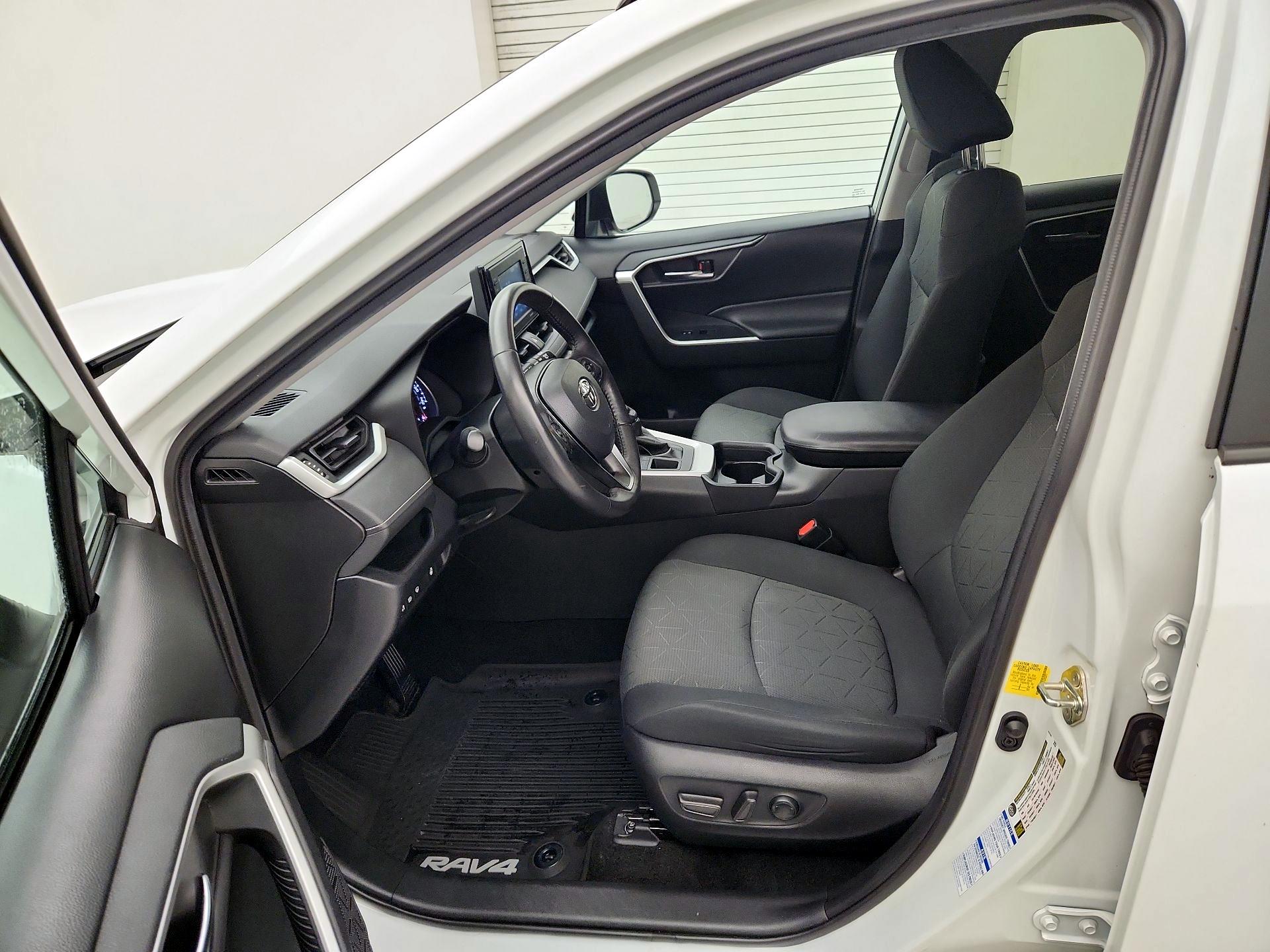 Thumbnail: 2020 Toyota RAV4 - 11