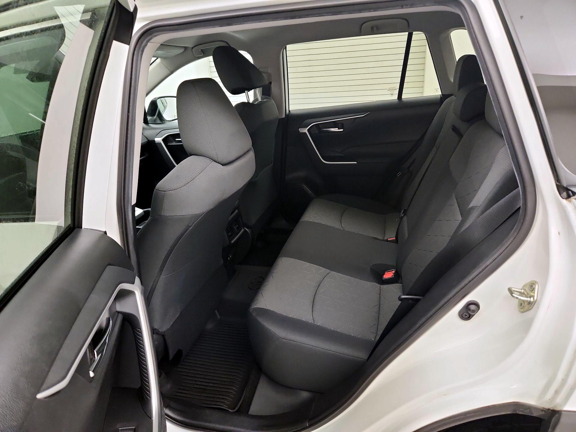 Thumbnail: 2020 Toyota RAV4 - 19