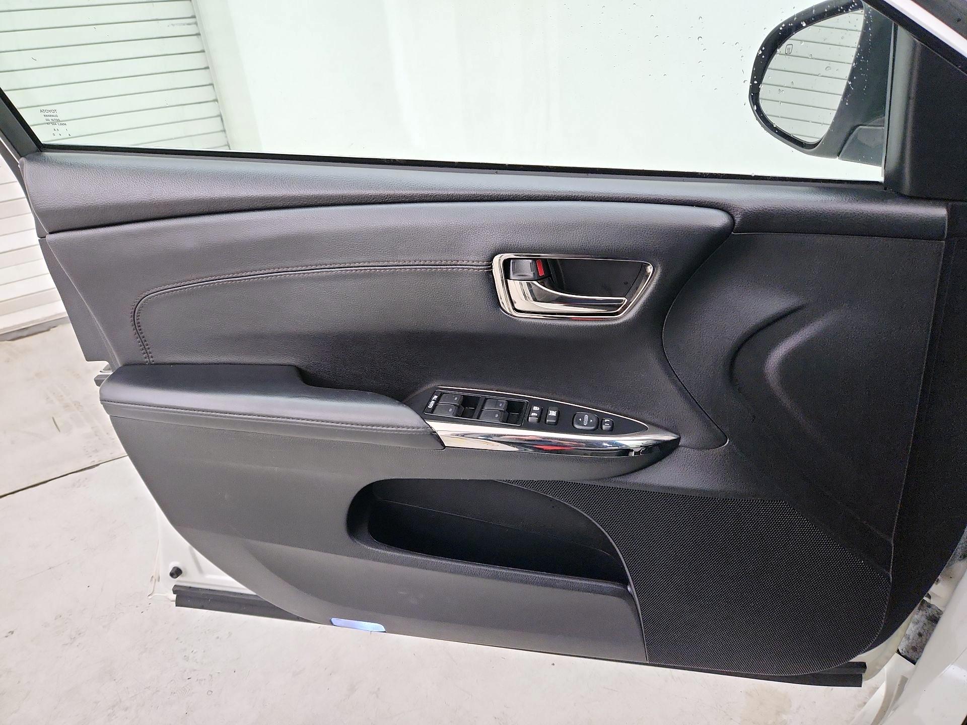 Thumbnail: 2013 Toyota Avalon - 12