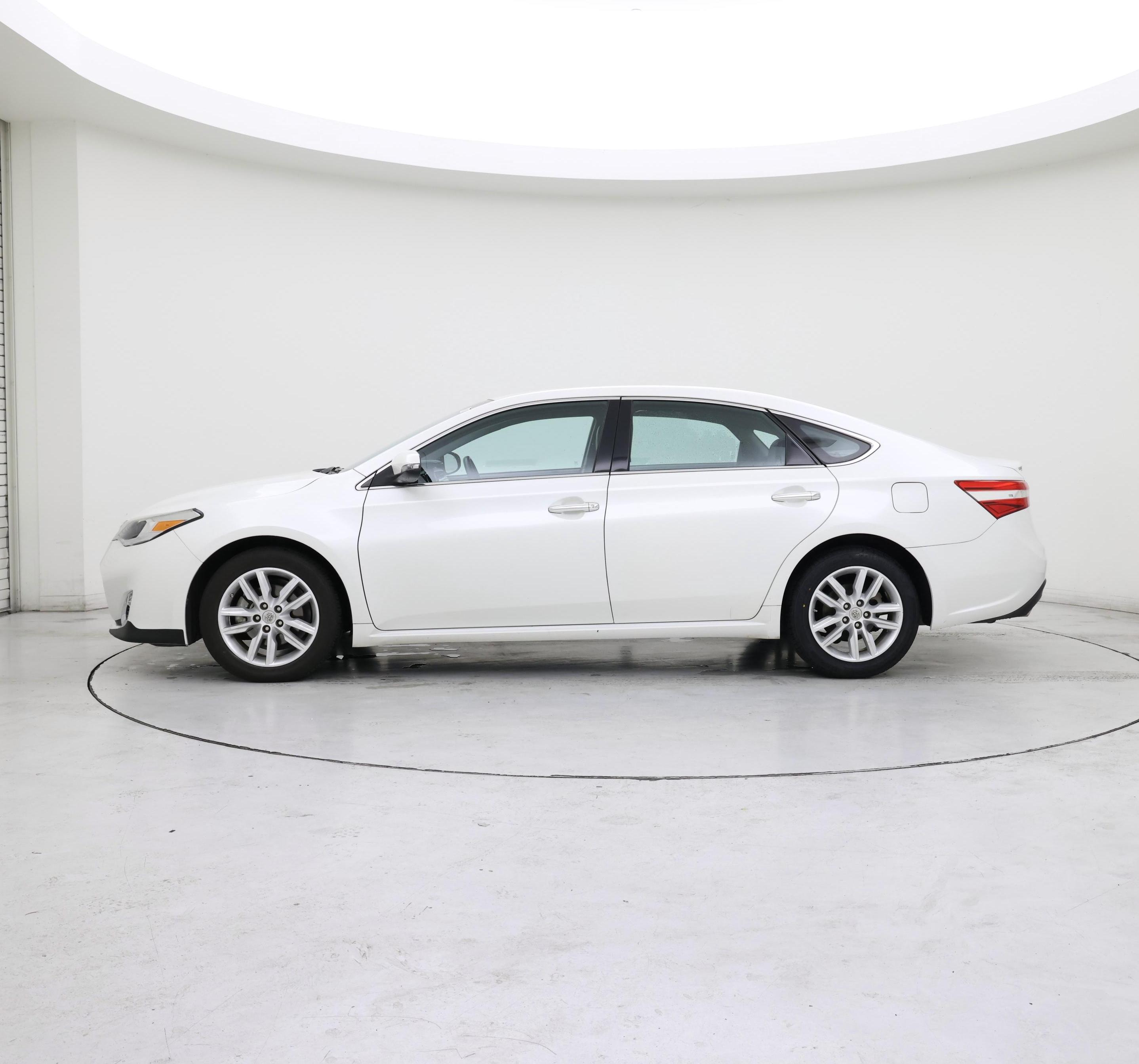 Thumbnail: 2013 Toyota Avalon - 3
