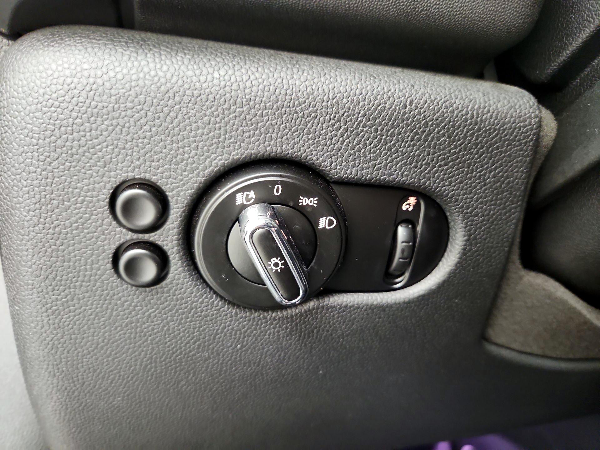 Thumbnail: 2015 MINI Cooper Hardtop - 13