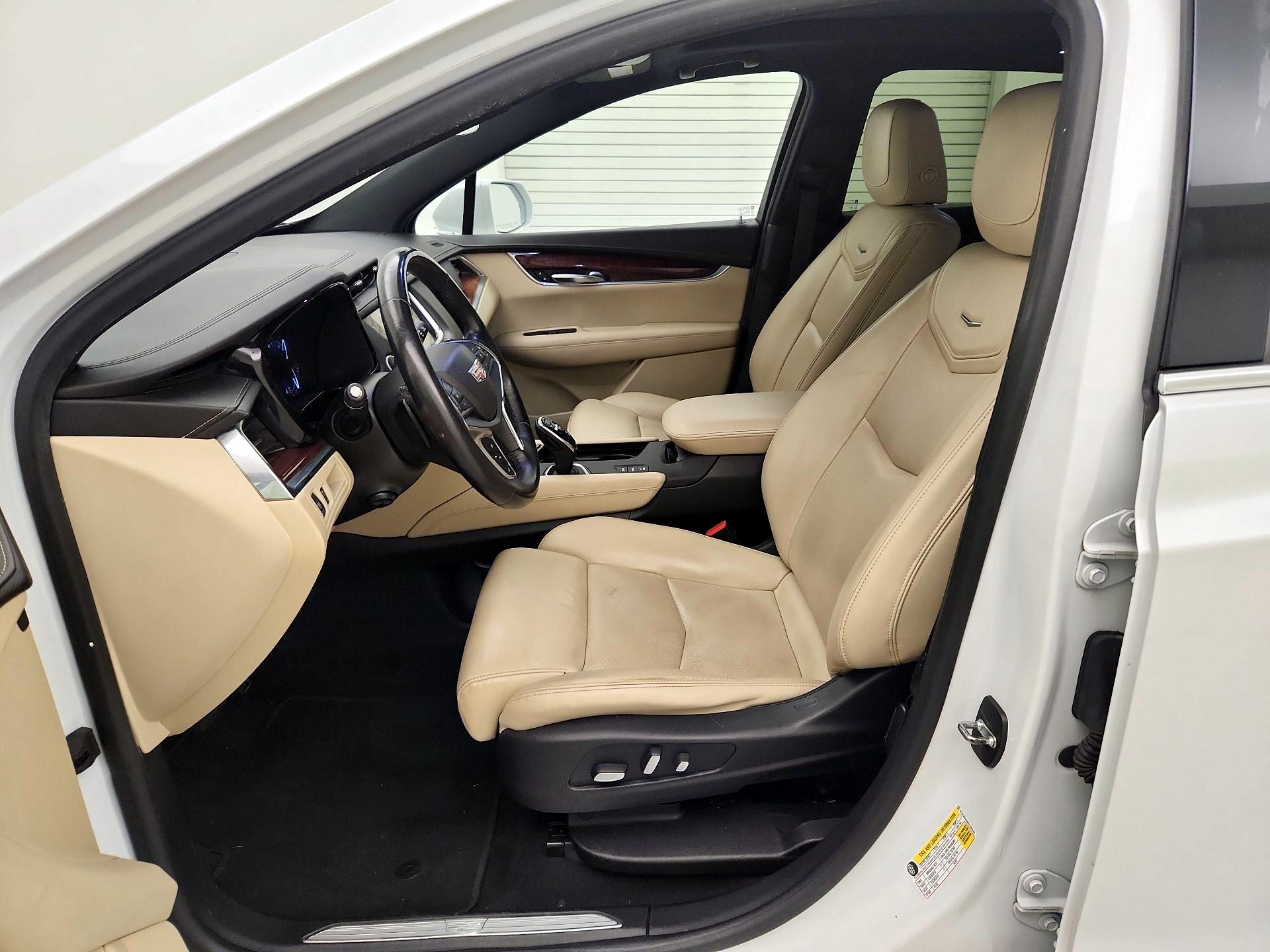 Thumbnail: 2017 Cadillac XT5 - 11