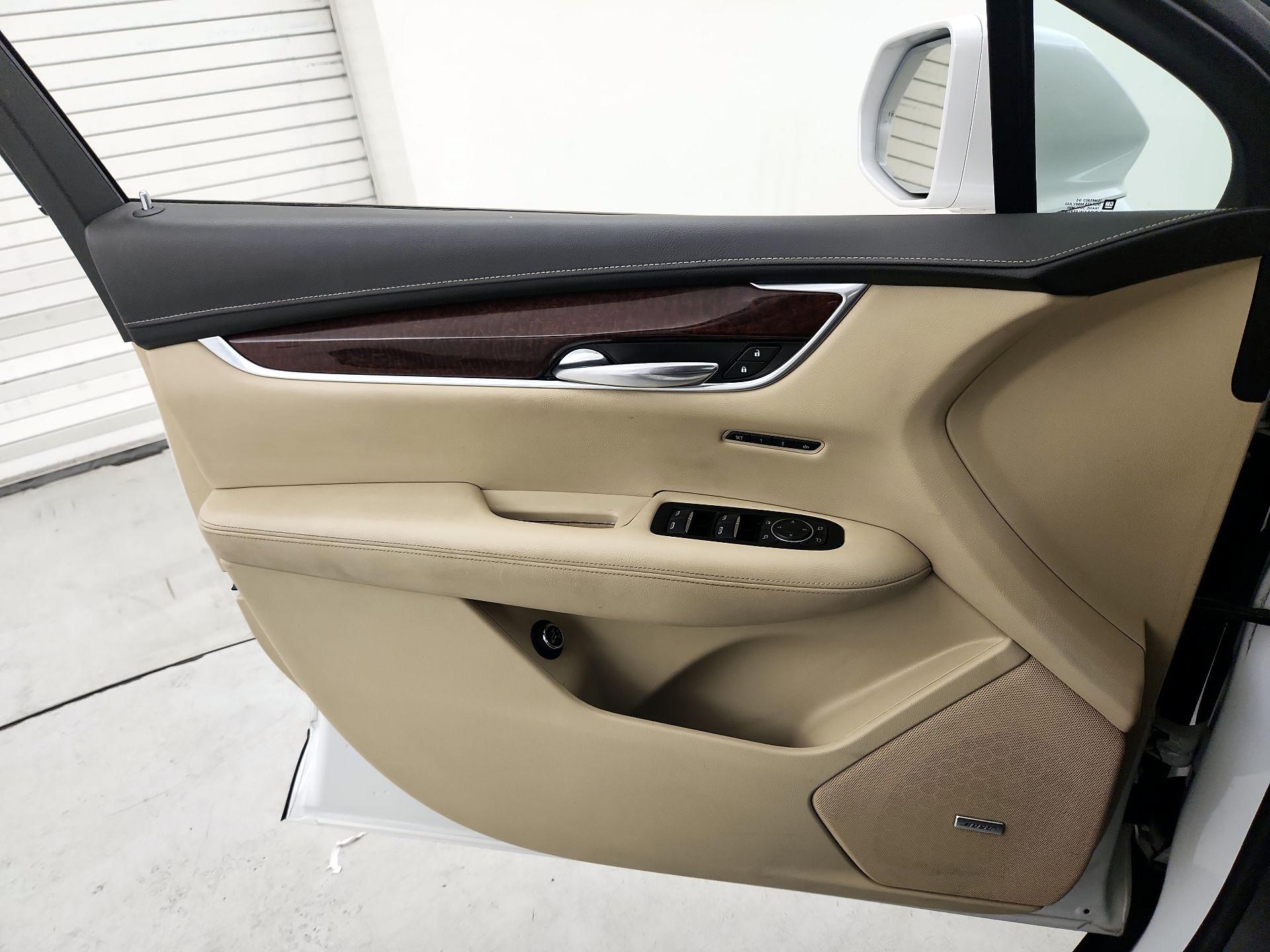 Thumbnail: 2017 Cadillac XT5 - 12