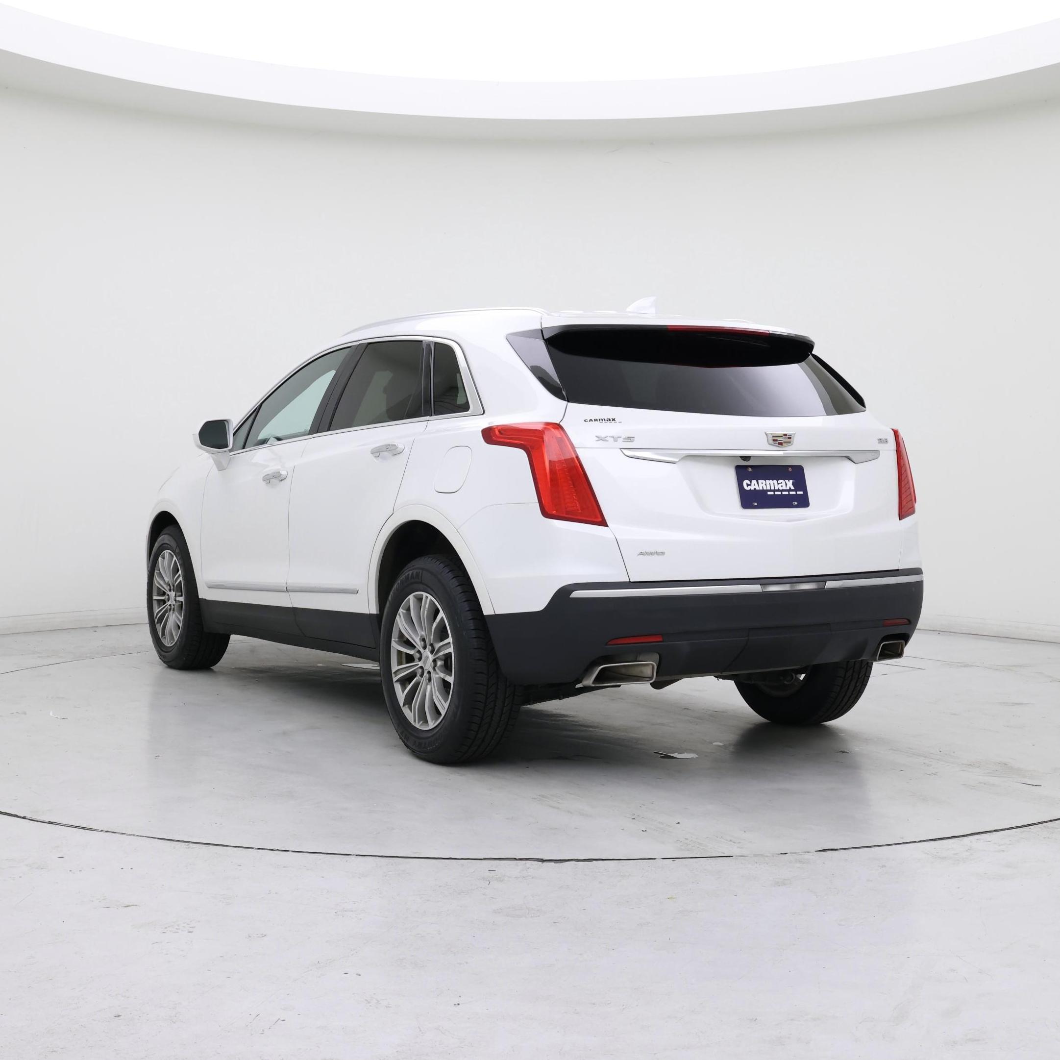 Thumbnail: 2017 Cadillac XT5 - 2