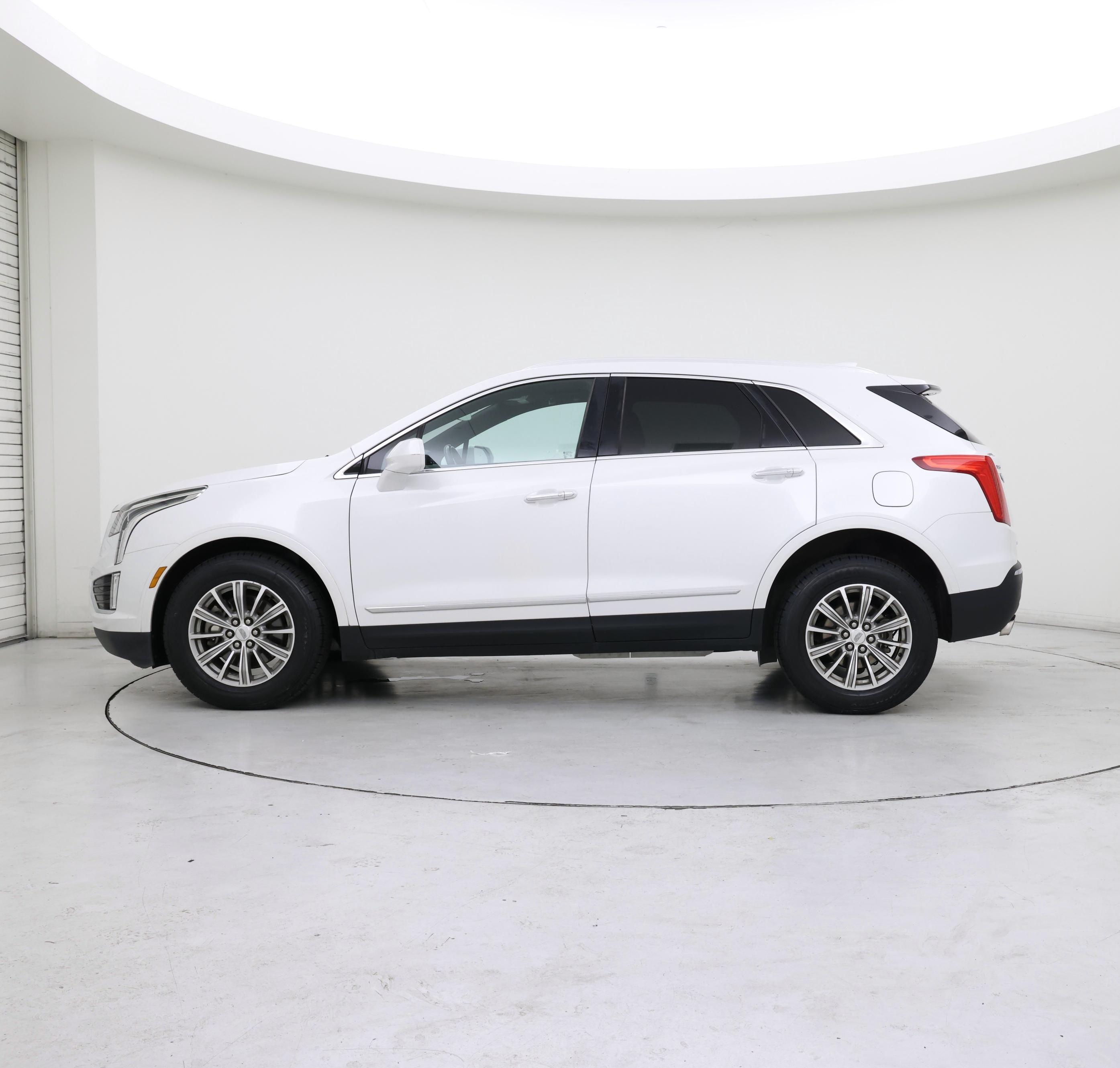 Thumbnail: 2017 Cadillac XT5 - 3