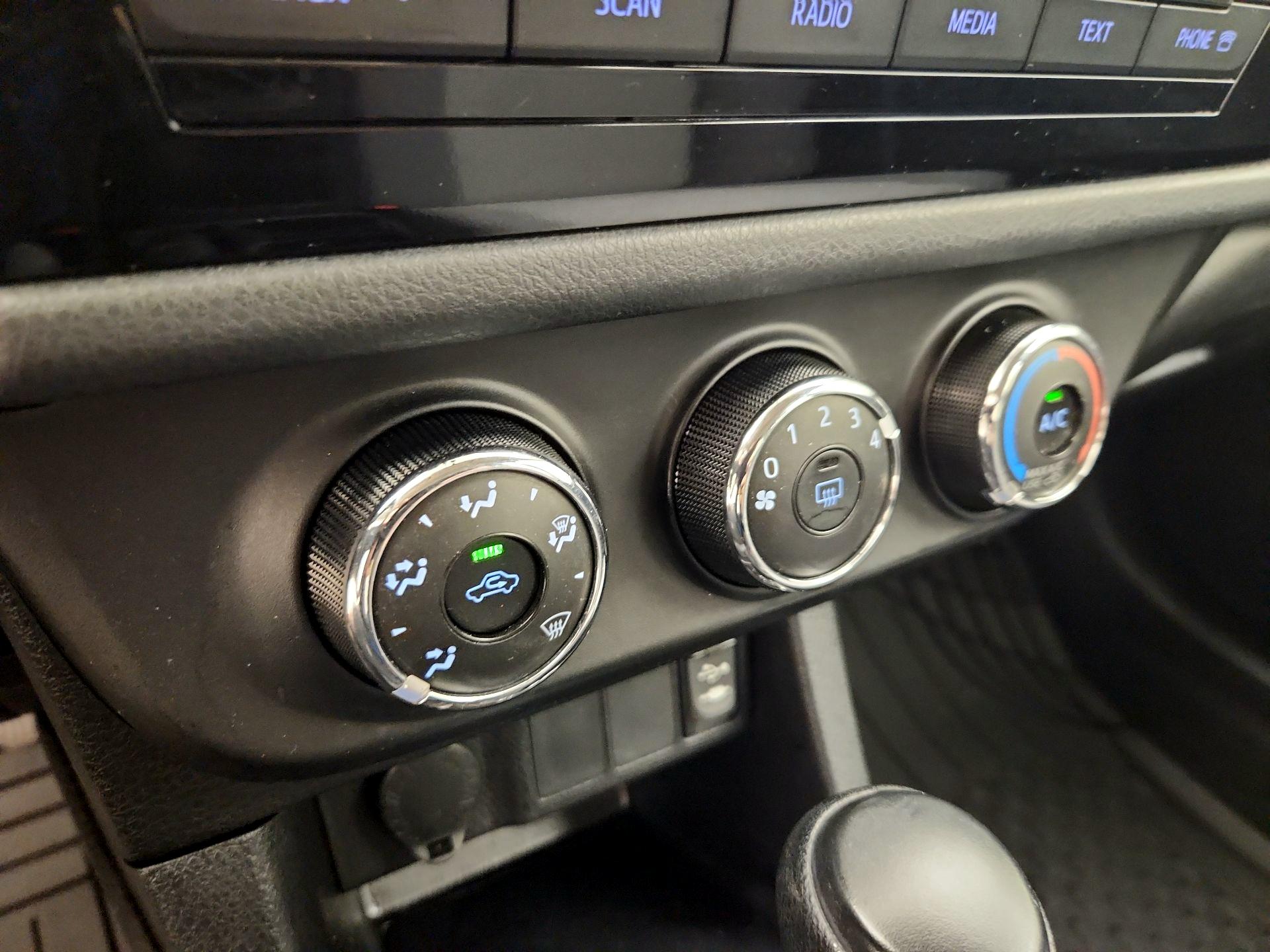 Thumbnail: 2015 Toyota Corolla - 15