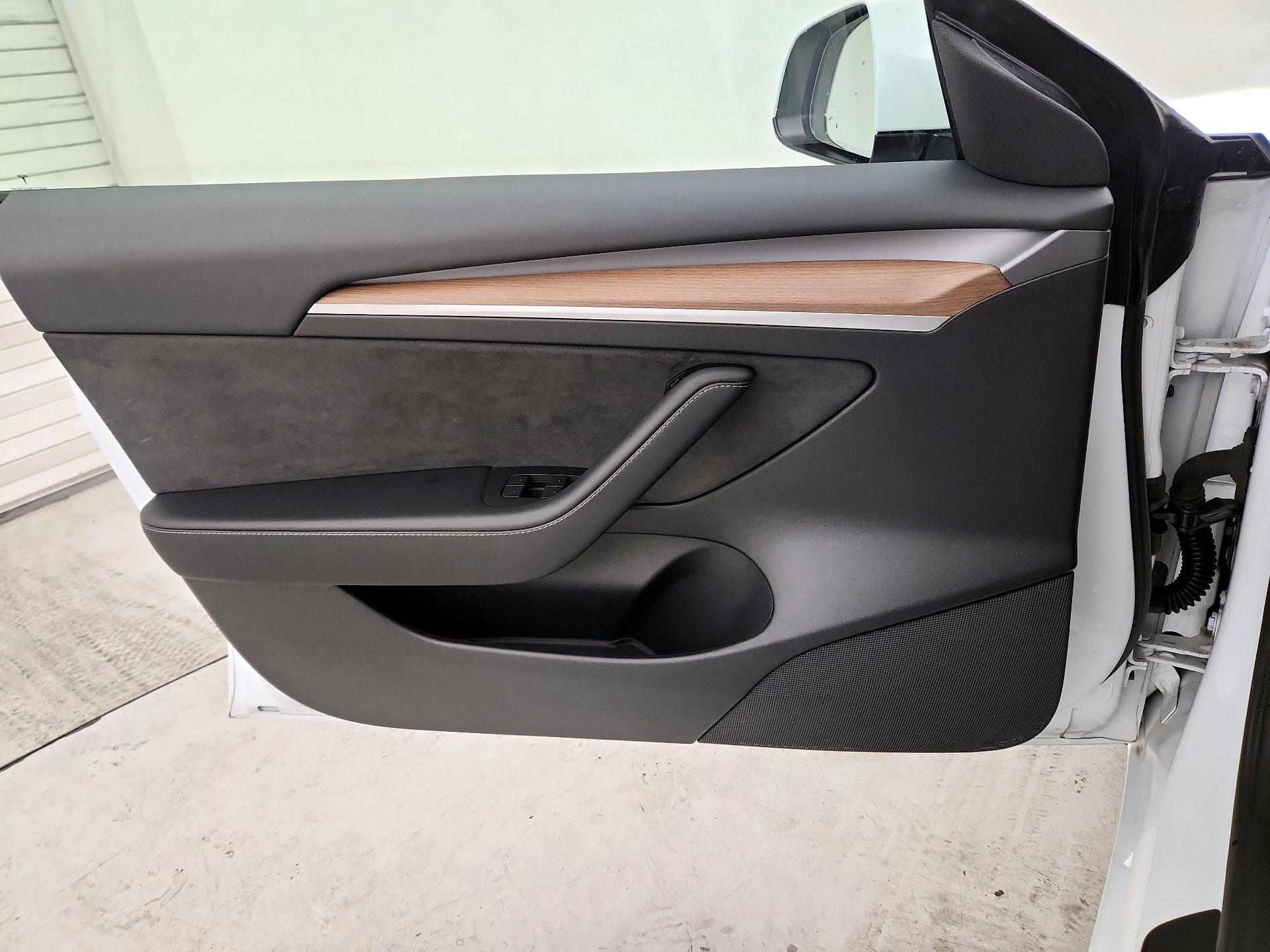 Thumbnail: 2023 Tesla Model 3 - 12