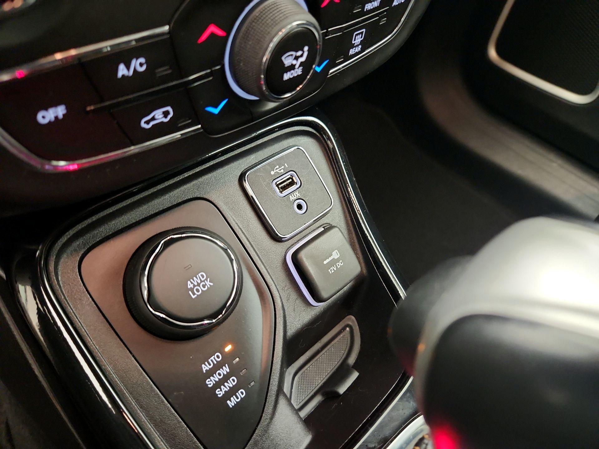 Thumbnail: 2019 Jeep Compass - 18