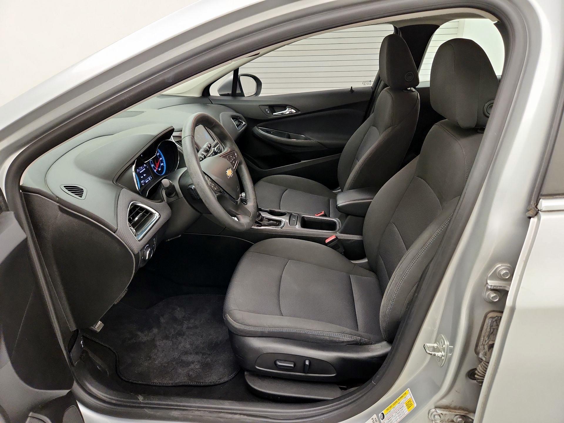 Thumbnail: 2017 Chevrolet Cruze - 11