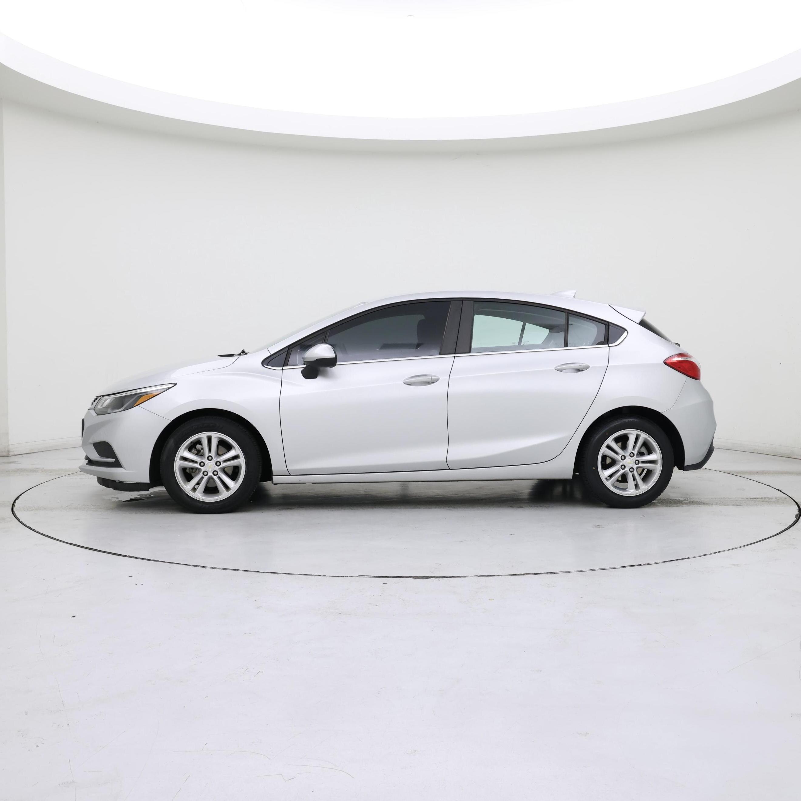 Thumbnail: 2017 Chevrolet Cruze - 3
