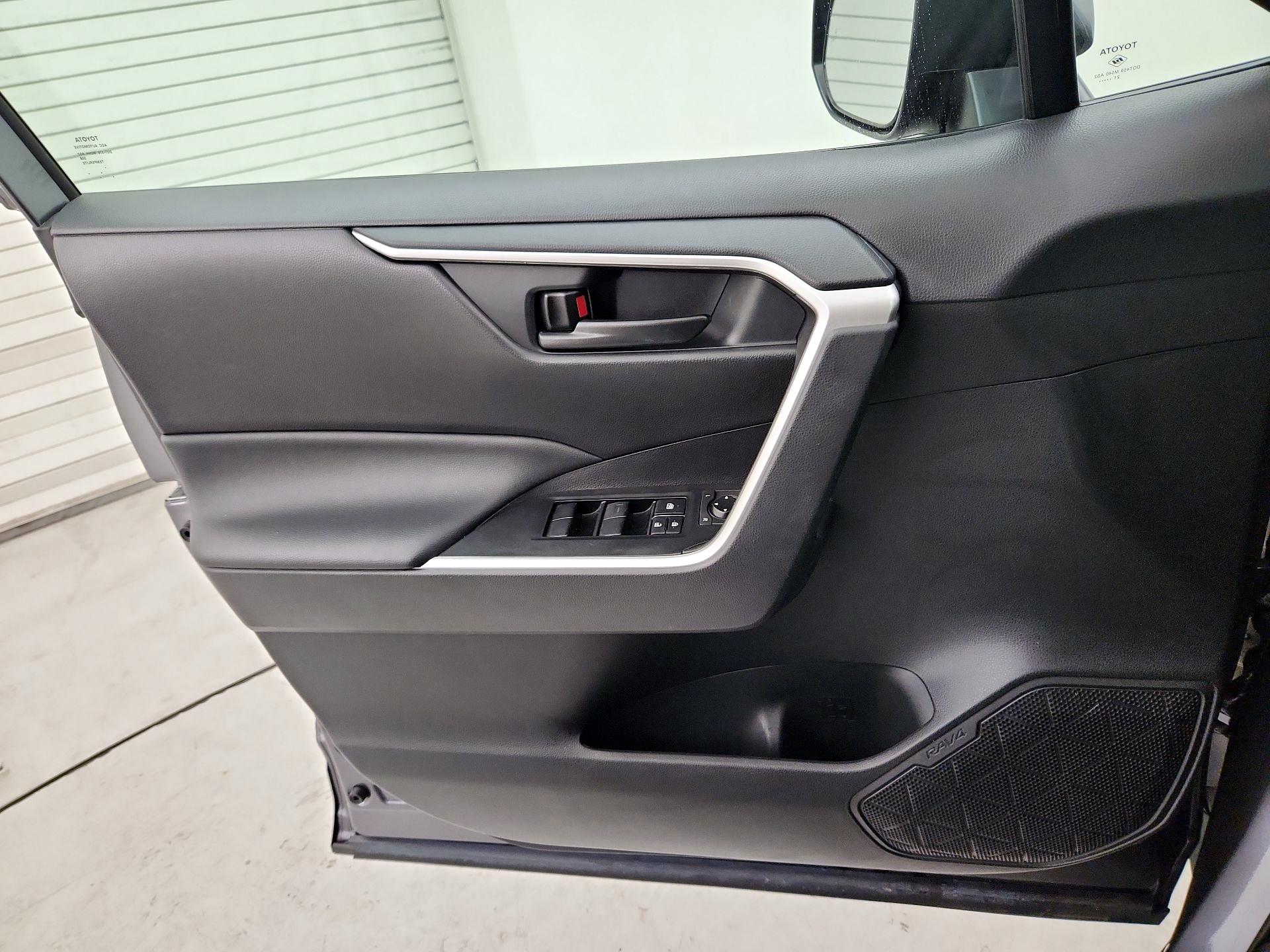 Thumbnail: 2021 Toyota RAV4 - 12