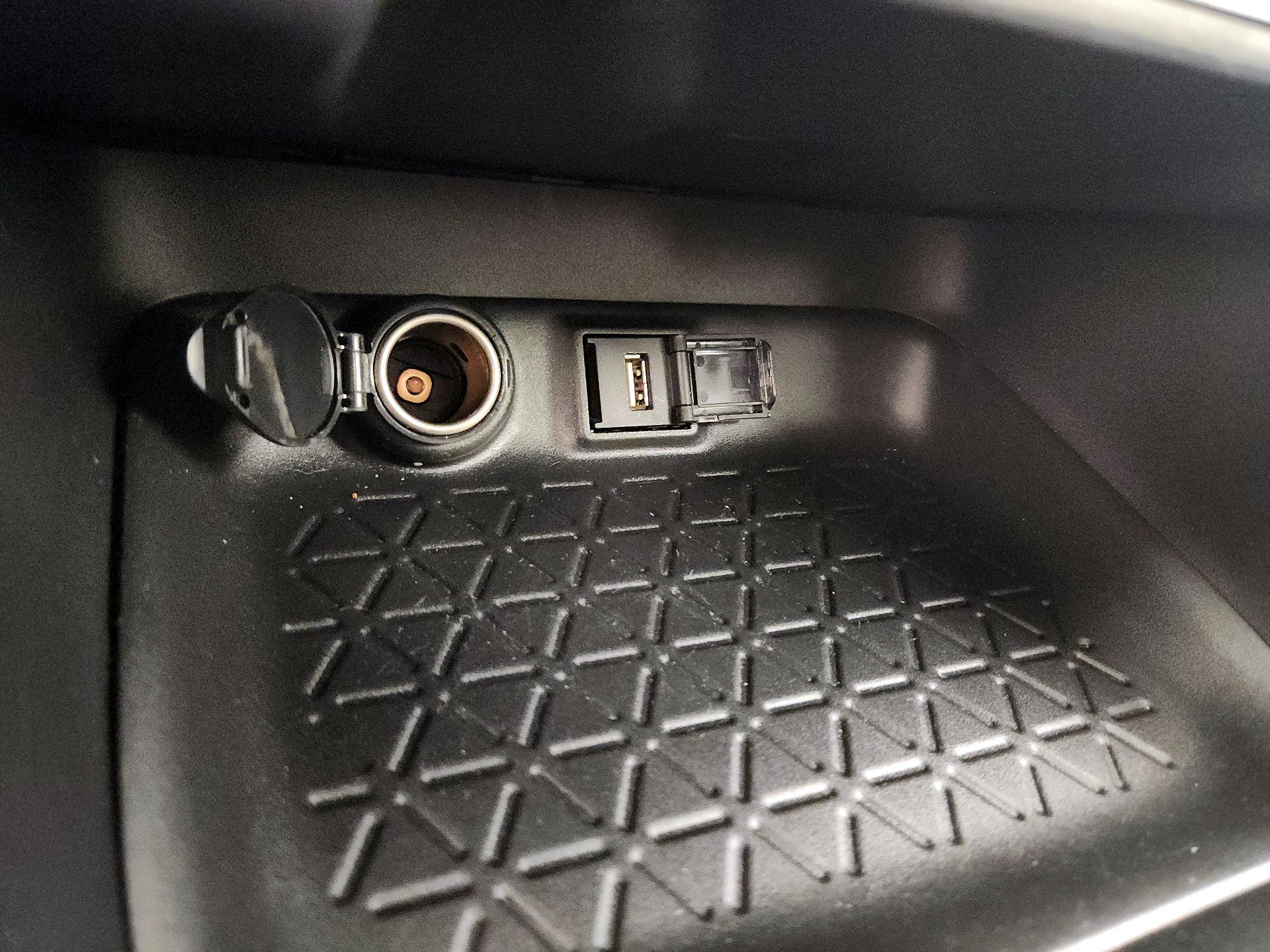 Thumbnail: 2021 Toyota RAV4 - 18
