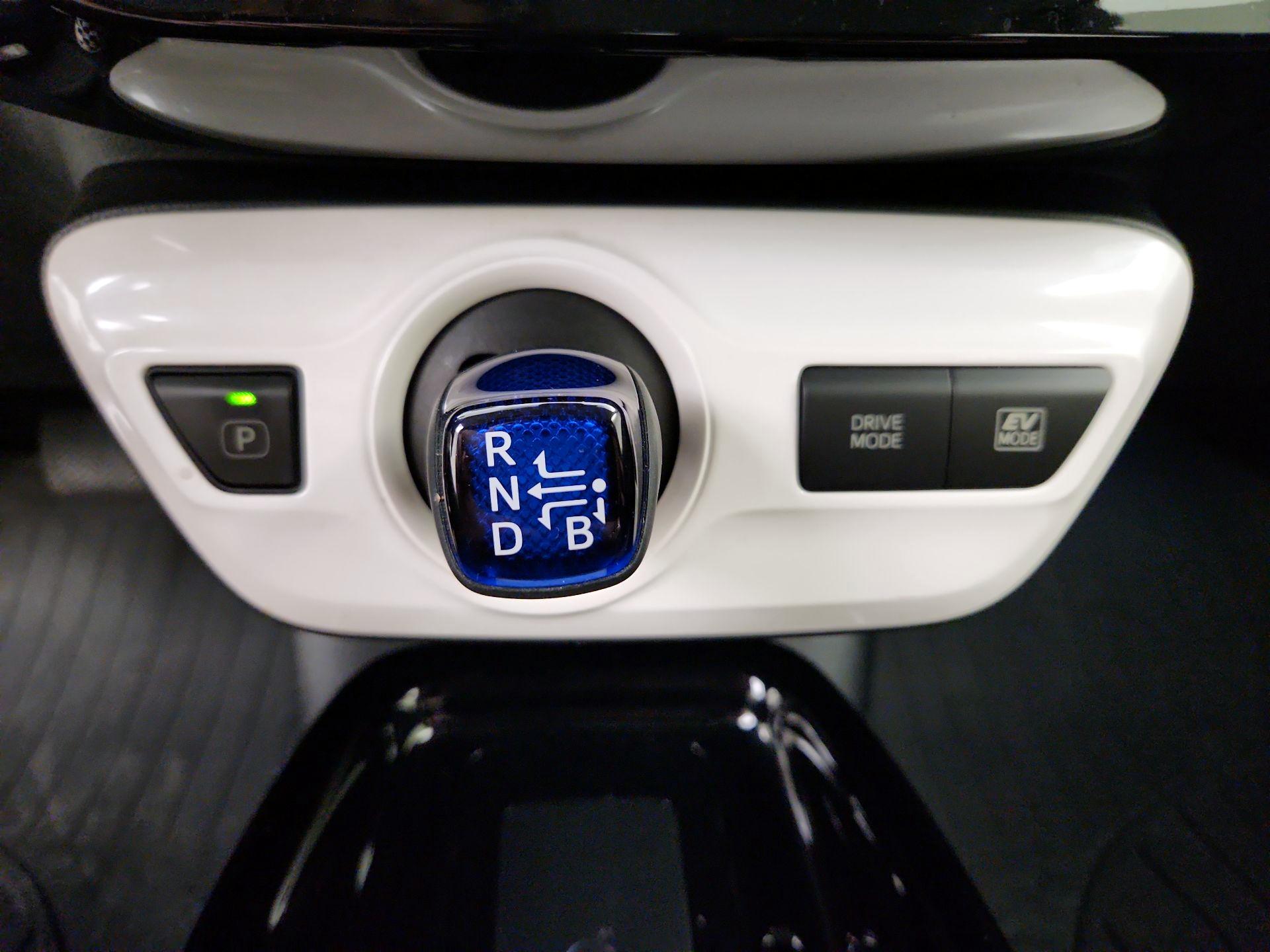 Thumbnail: 2018 Toyota Prius - 17