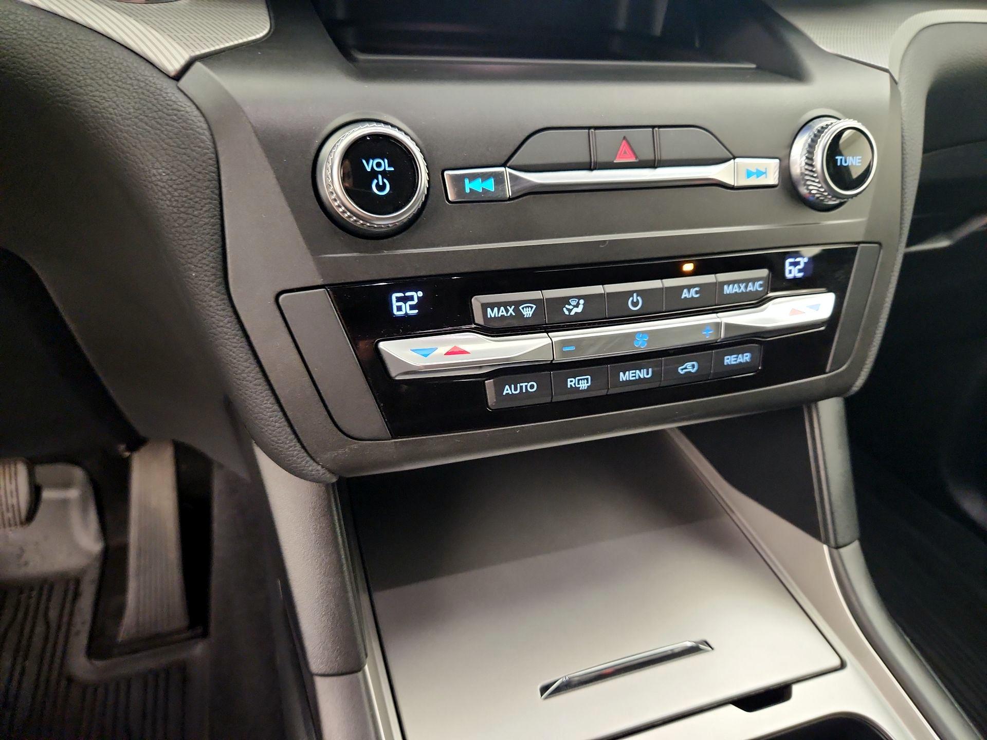 Thumbnail: 2020 Ford Explorer - 16