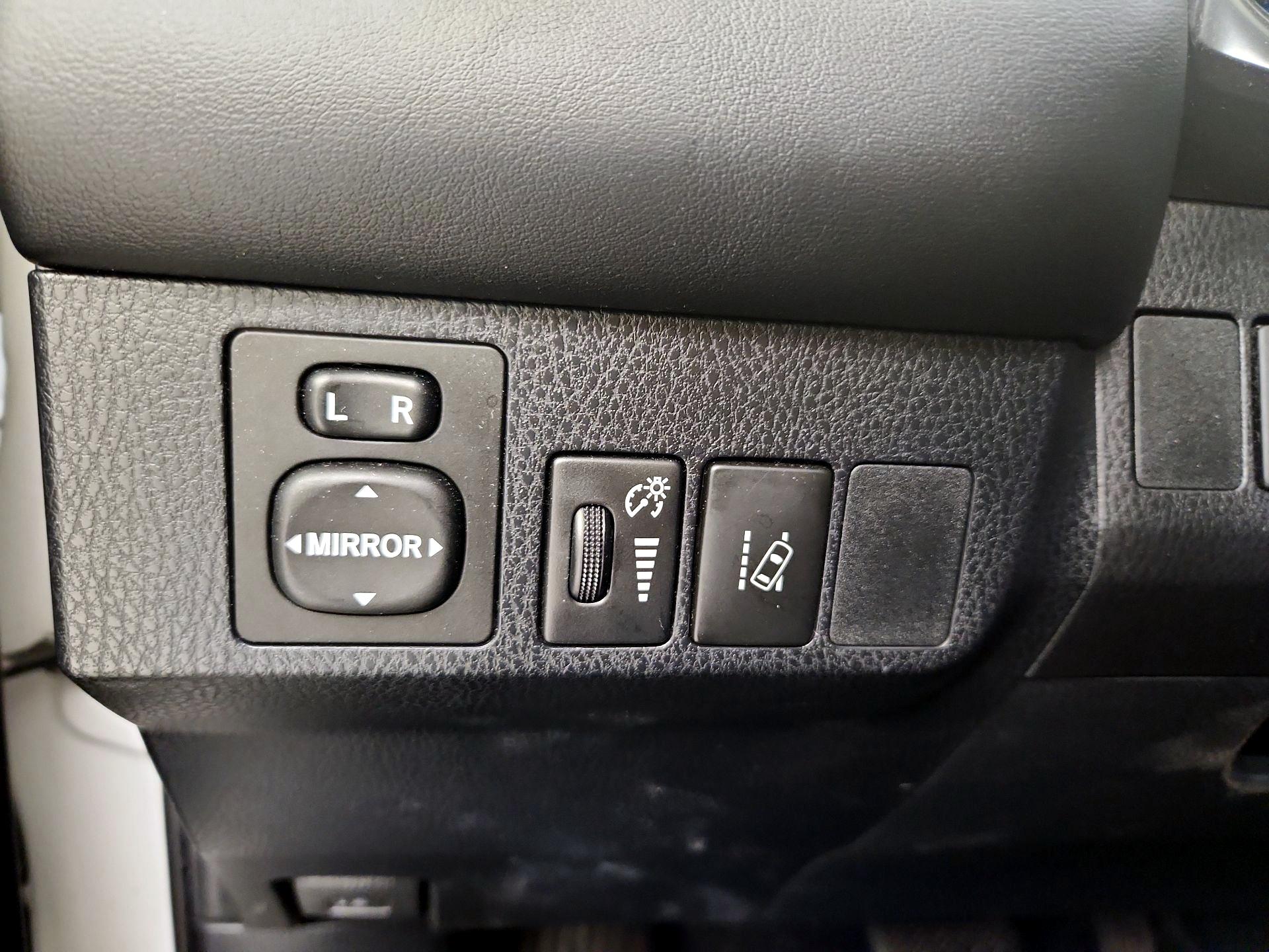 Thumbnail: 2018 Toyota RAV4 - 13