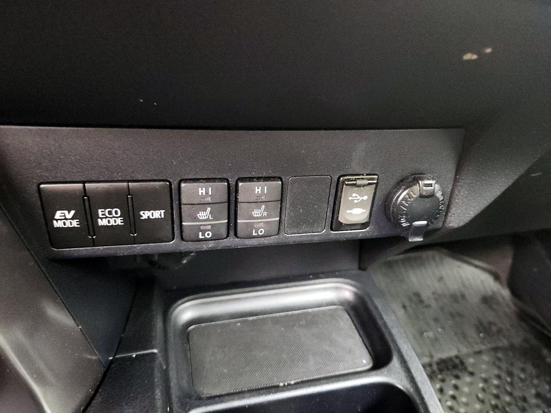 Thumbnail: 2018 Toyota RAV4 - 18