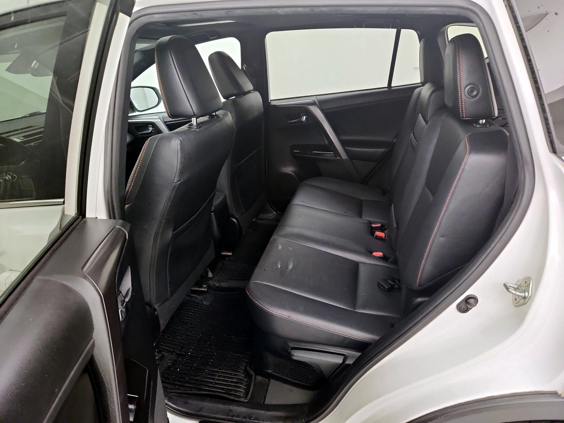 Thumbnail: 2018 Toyota RAV4 - 20