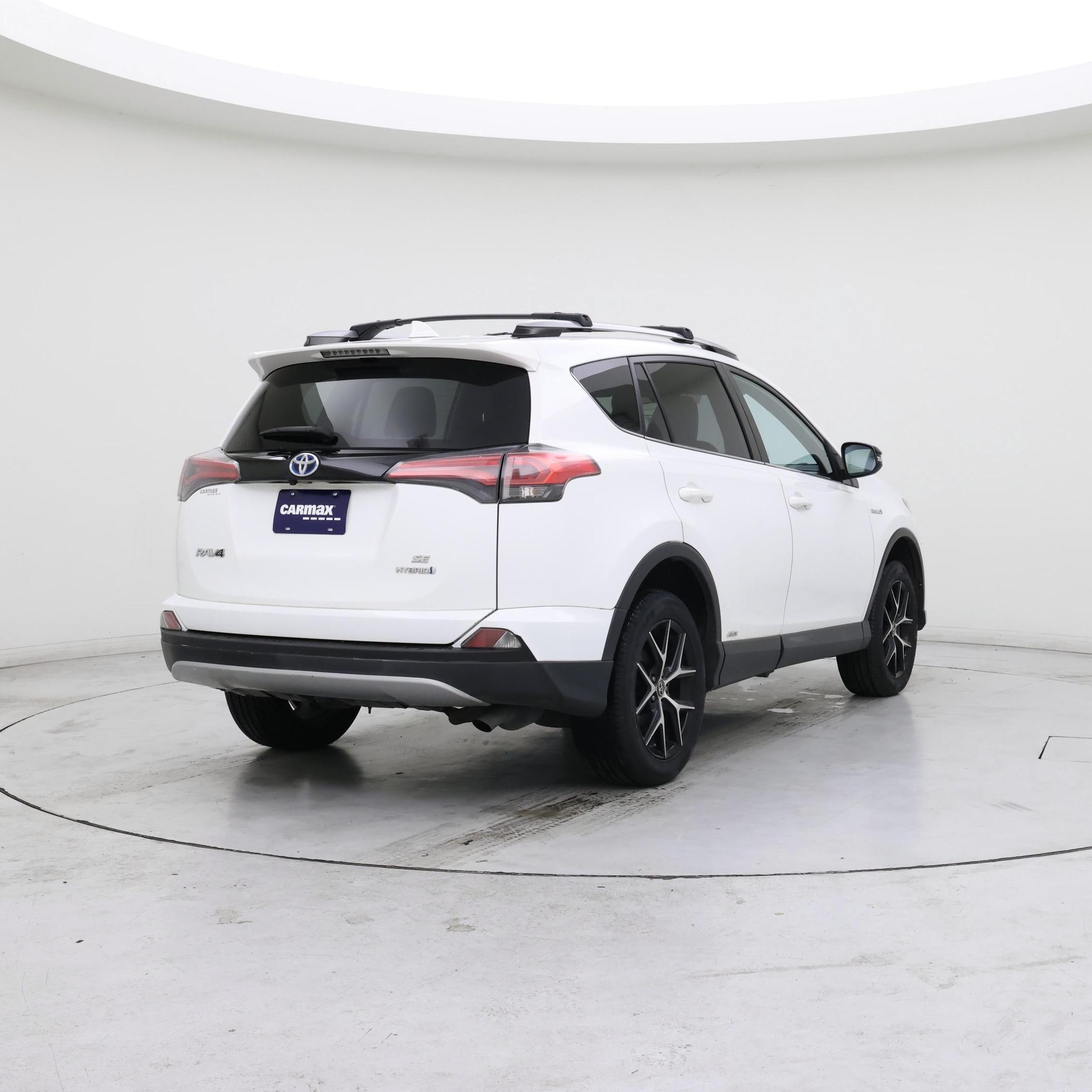 Thumbnail: 2018 Toyota RAV4 - 8