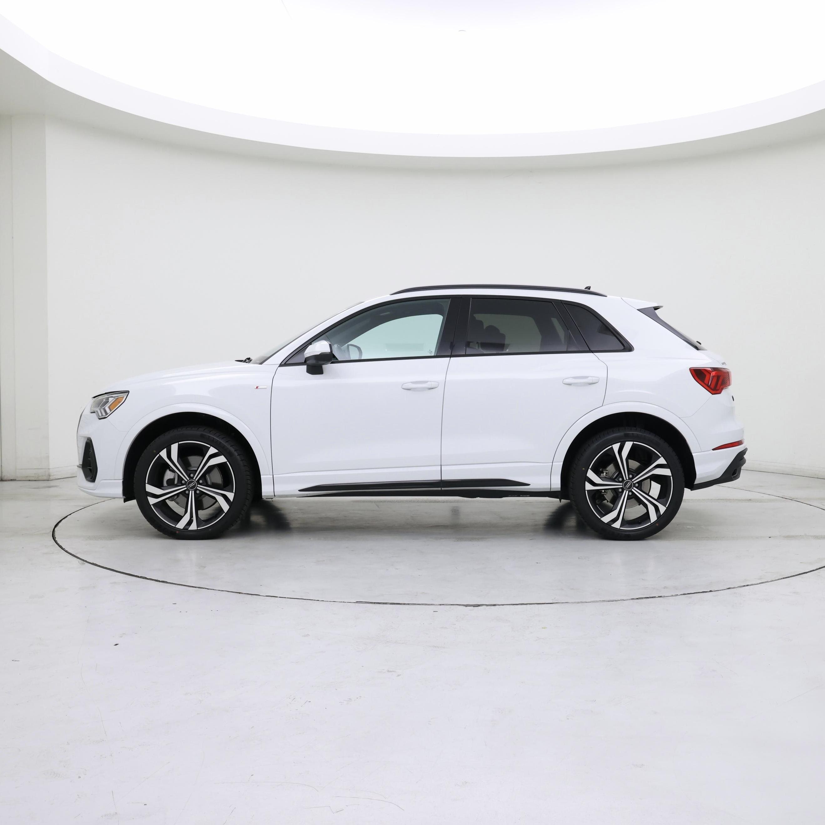 Thumbnail: 2023 Audi Q3 - 3