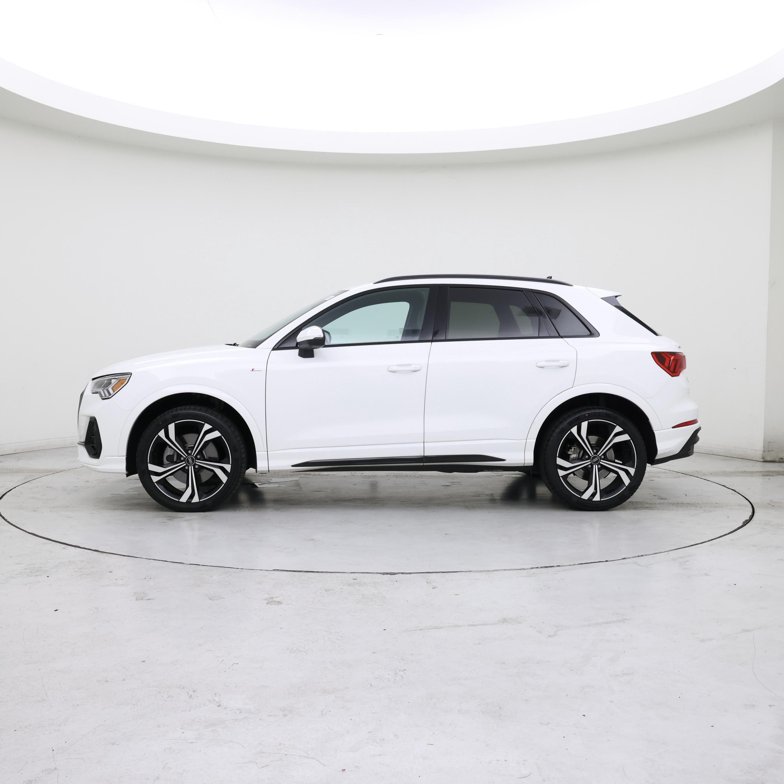 Thumbnail: 2023 Audi Q3 - 3