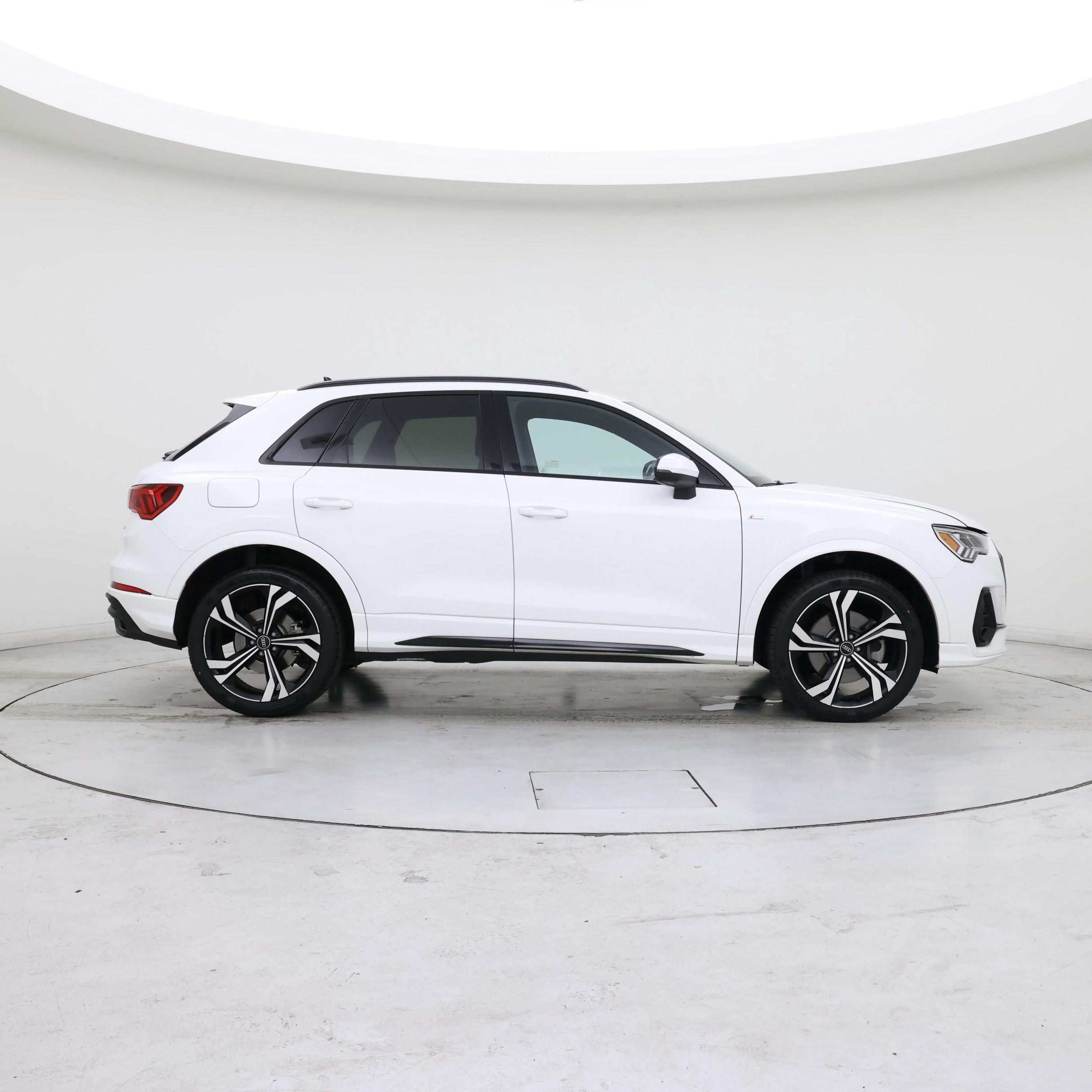 Thumbnail: 2023 Audi Q3 - 7