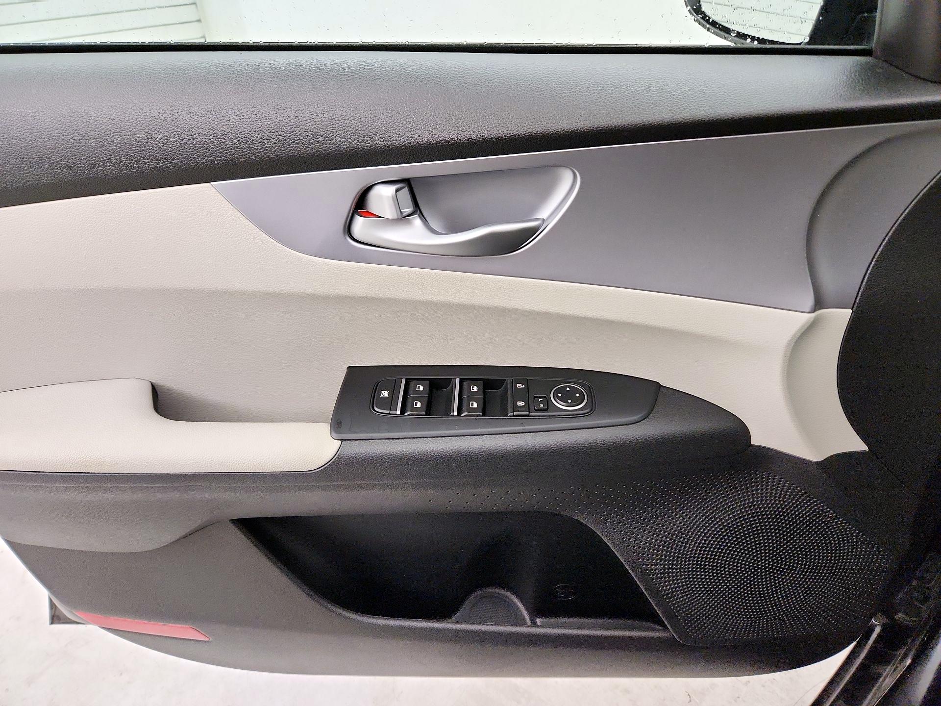 Thumbnail: 2023 Kia Forte - 12