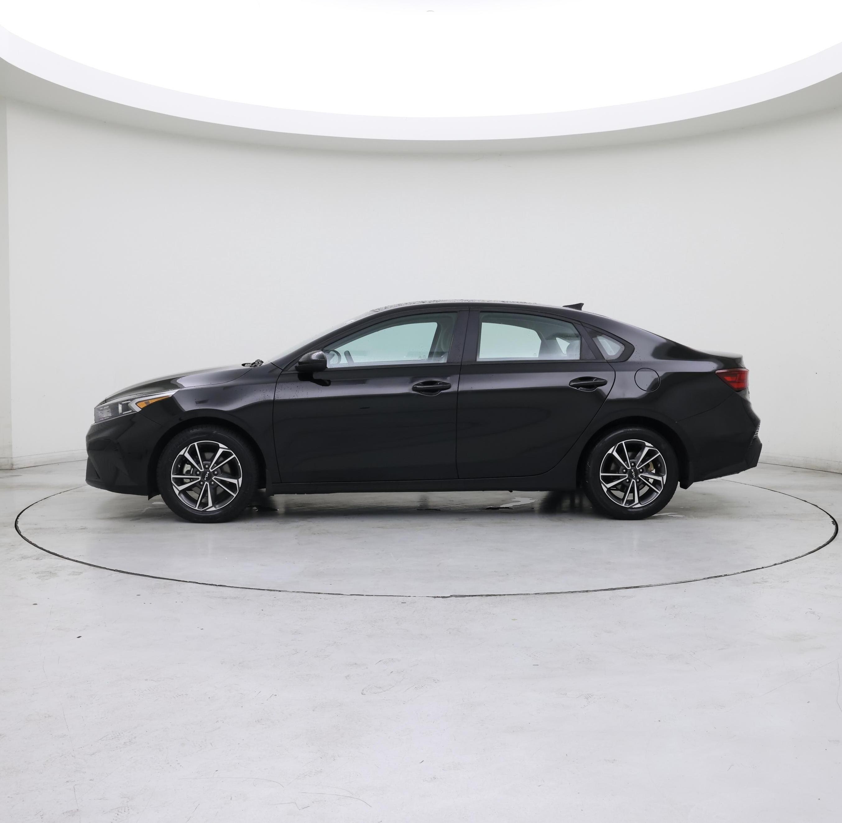Thumbnail: 2023 Kia Forte - 3