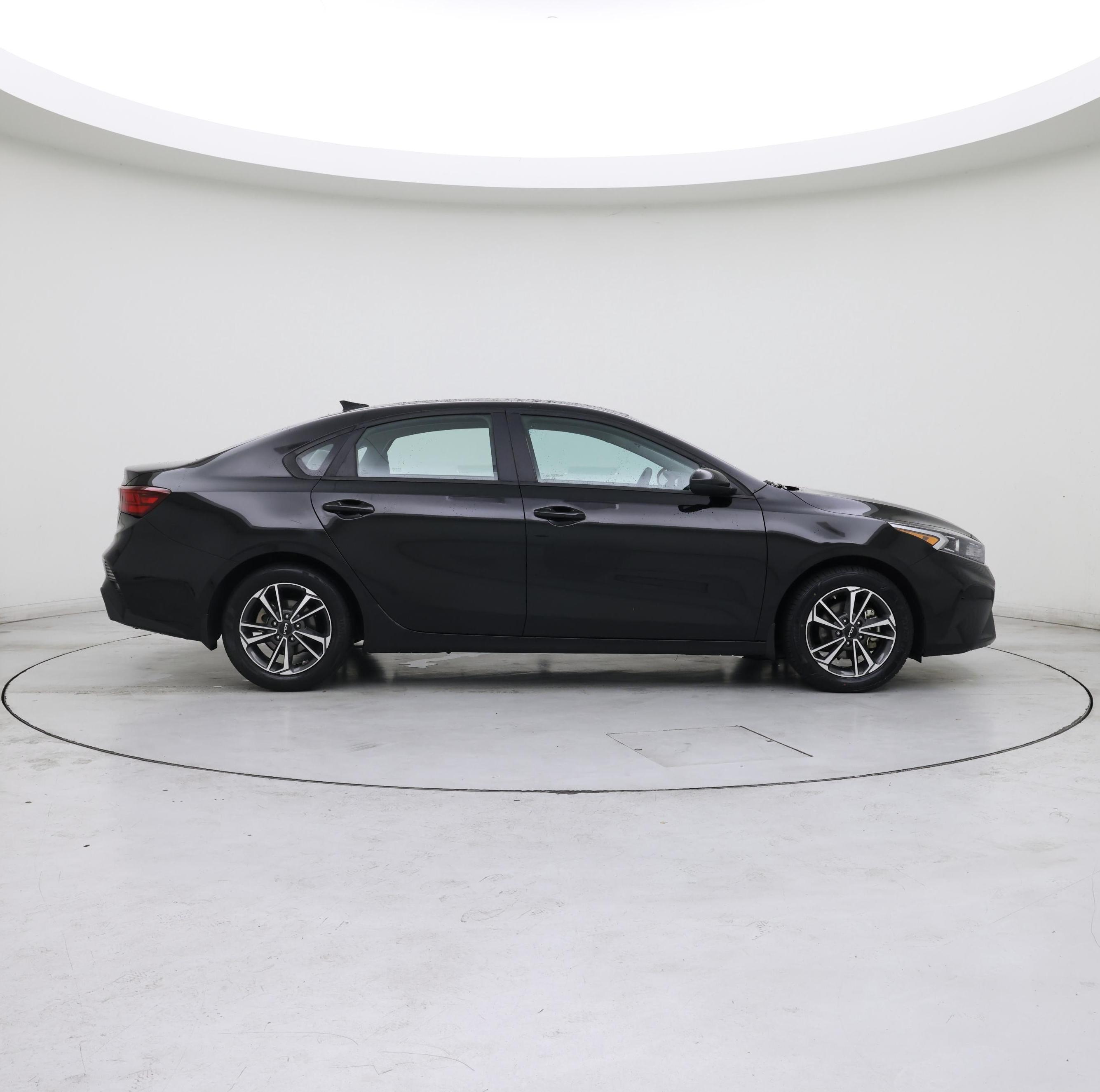 Thumbnail: 2023 Kia Forte - 7