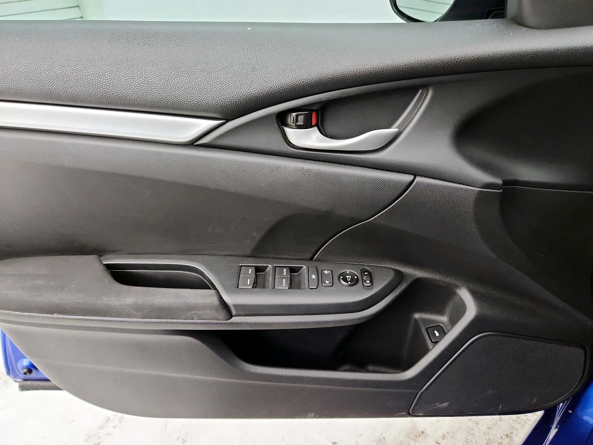 Thumbnail: 2016 Honda Civic - 12