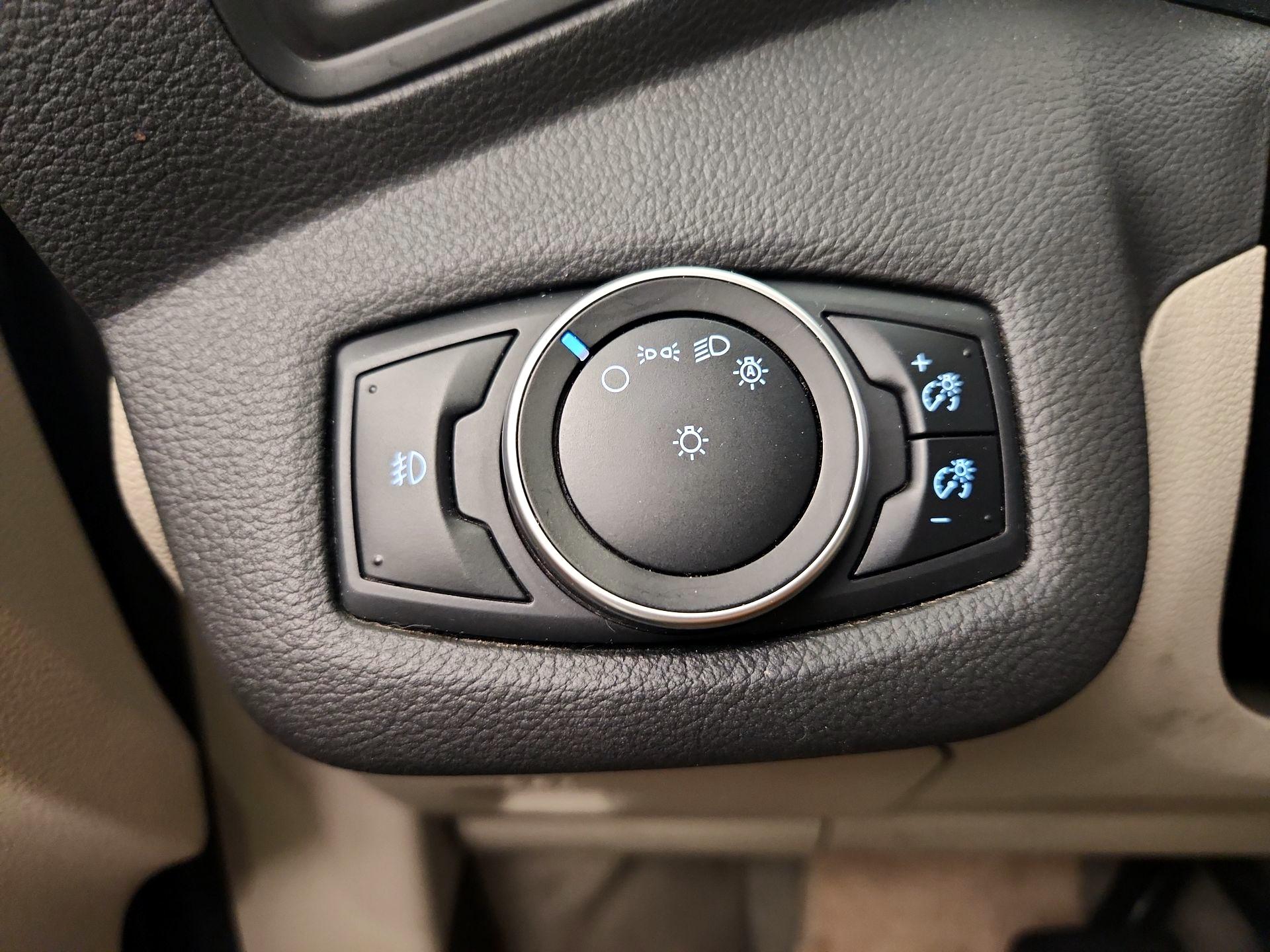 Thumbnail: 2015 Ford C-Max - 13